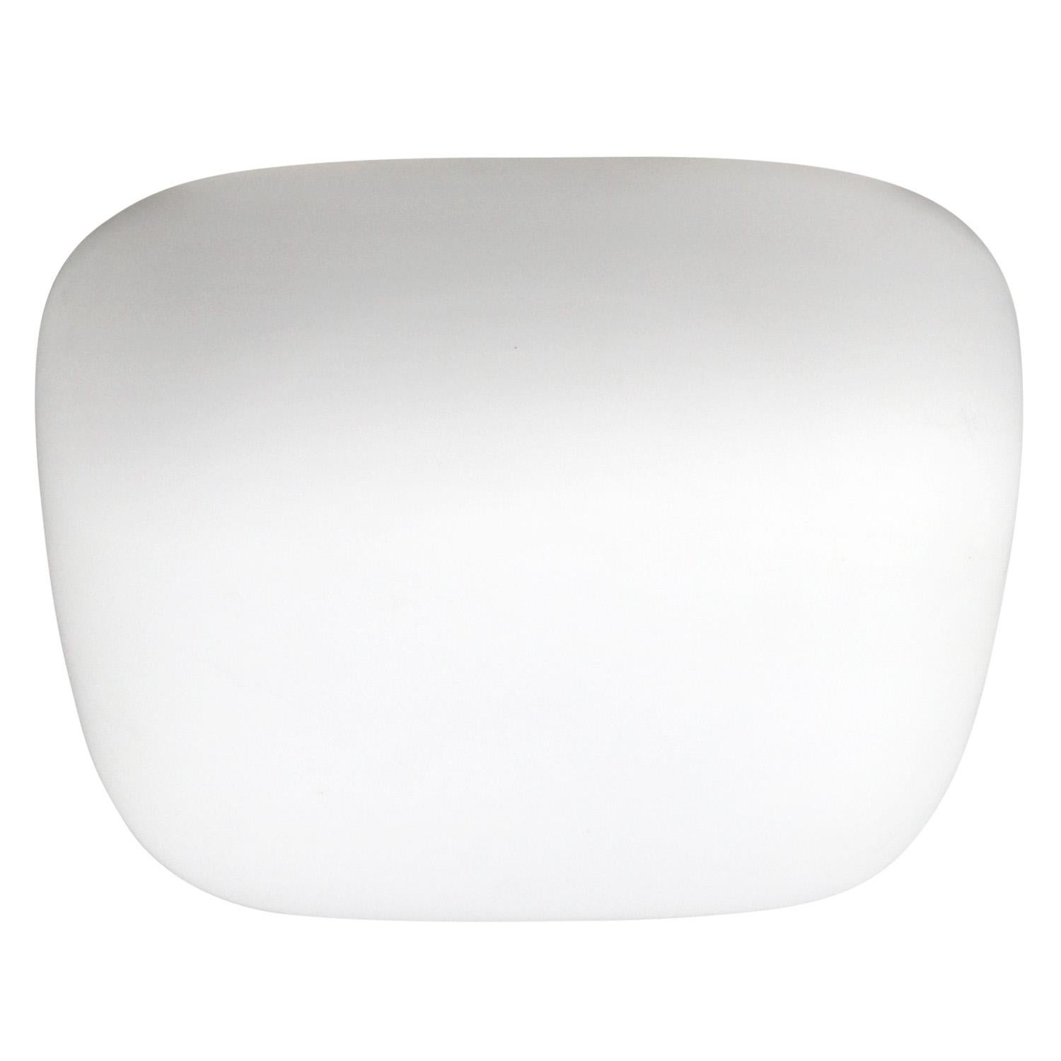 Deutsche Opaline Industrie-Deckenleuchte

Metallsockel mit weißem, mattem Opalglas

Größe Wandteller 25 × 7,5 cm

Gewicht: 1,70 kg / 3,7 lb

Der Preis gilt für jeden einzelnen Artikel. Alle Lampen sind nach internationalen Normen für Glühbirnen,