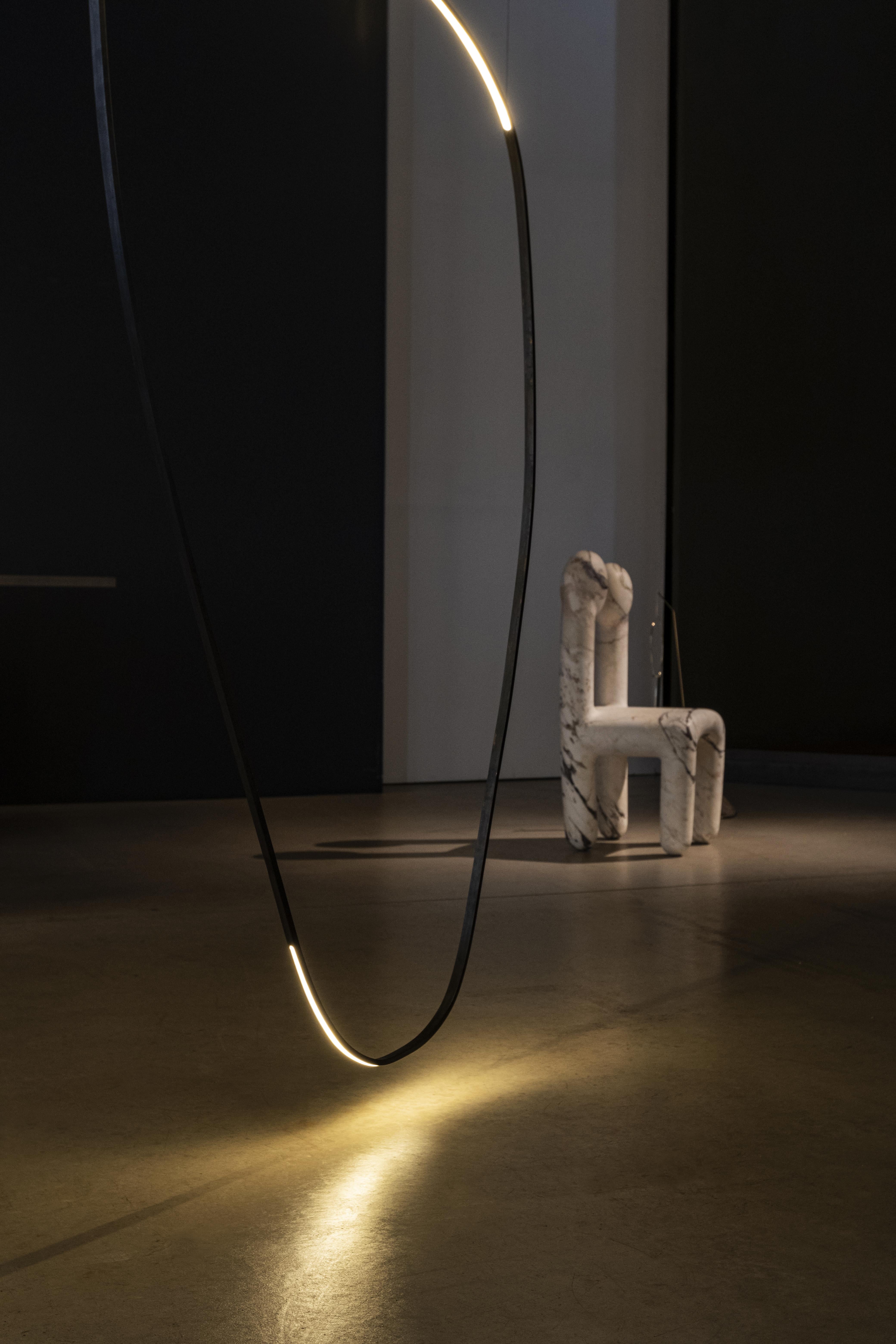 Lampada a sospensione contemporanea in ottone bianco opaco a polvere, unica nel suo genere, di Morghen Studio in vendita 3