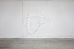 Lámpara colgante contemporánea única de latón pulverizado mate blanco de Morghen Studio