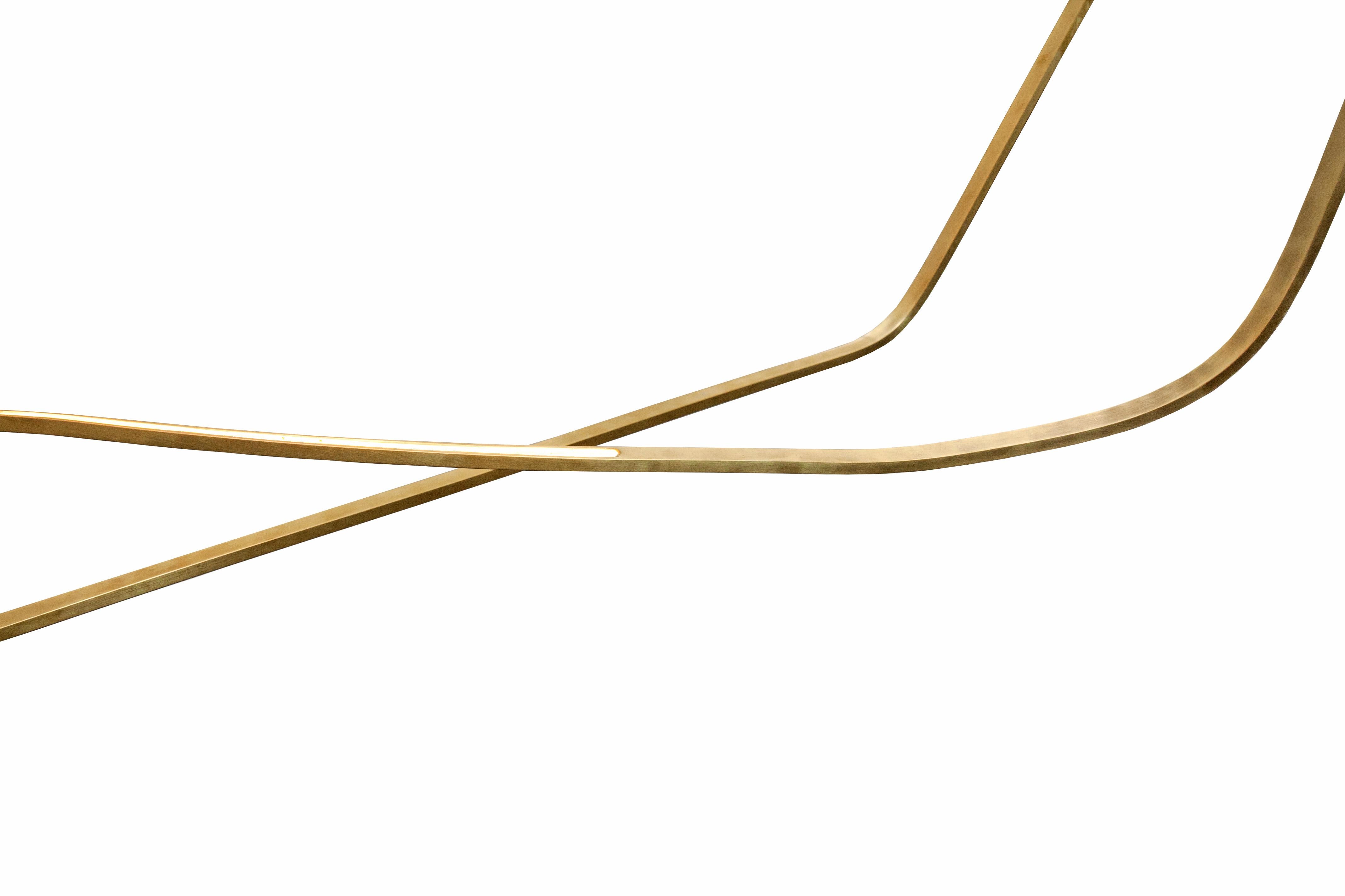 Lampada a sospensione contemporanea in ottone bianco opaco a polvere, unica nel suo genere, di Morghen Studio In condizioni Nuovo in vendita a Geneve, CH