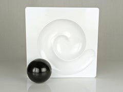 White Melamine sculptural Spiros ashtray by E. Peduzzi Riva for Artemide, 1968