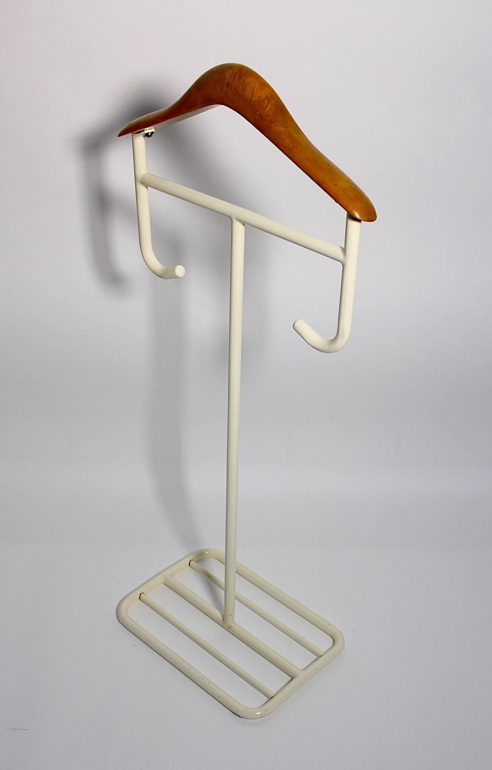 White Metal Beech Bauhaus Valet Coat Rack circa 1930 Germany In Good Condition For Sale In Vienna, AT