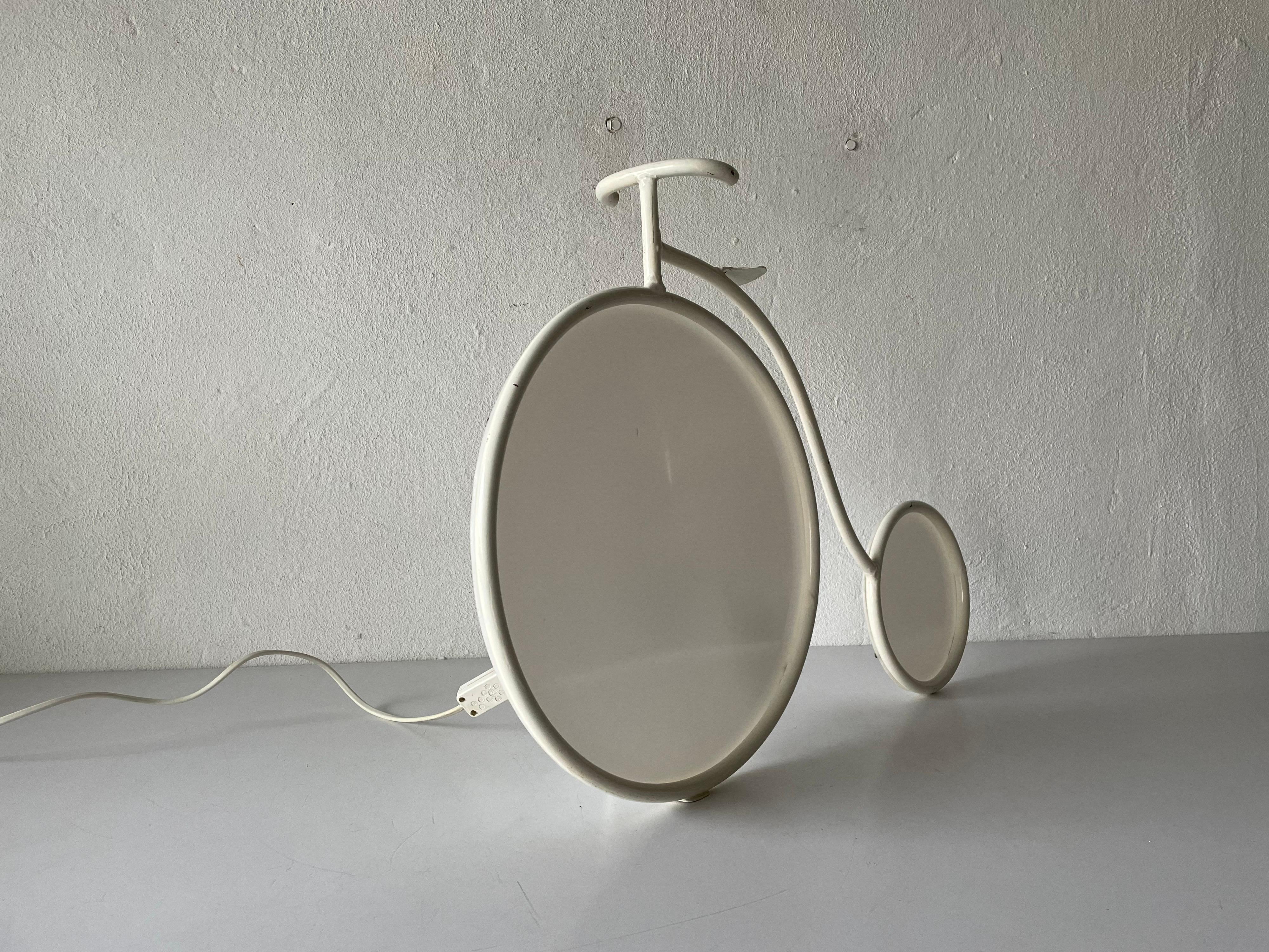 Ère spatiale Lampe de bureau bicyclette en métal blanc par Zicoli, 1970, Italie en vente