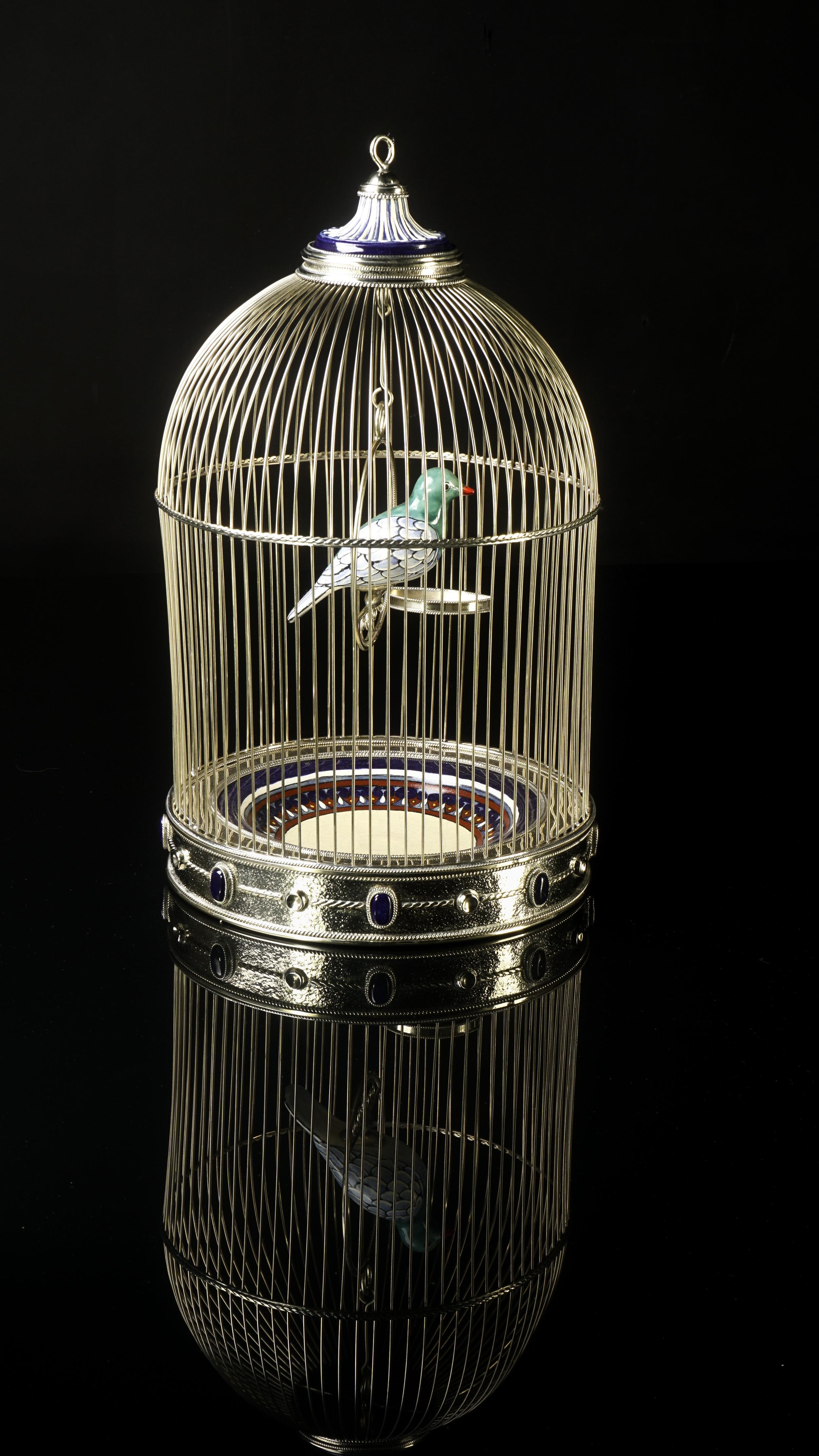 White Metal Cage with Ceramic Birds, One of a Kind In New Condition In Guadalajara, Jalisco