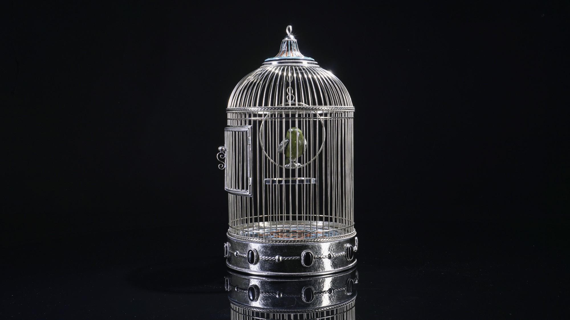 White Metal Cage with Ceramic Birds, One of a Kind In New Condition In Guadalajara, Jalisco