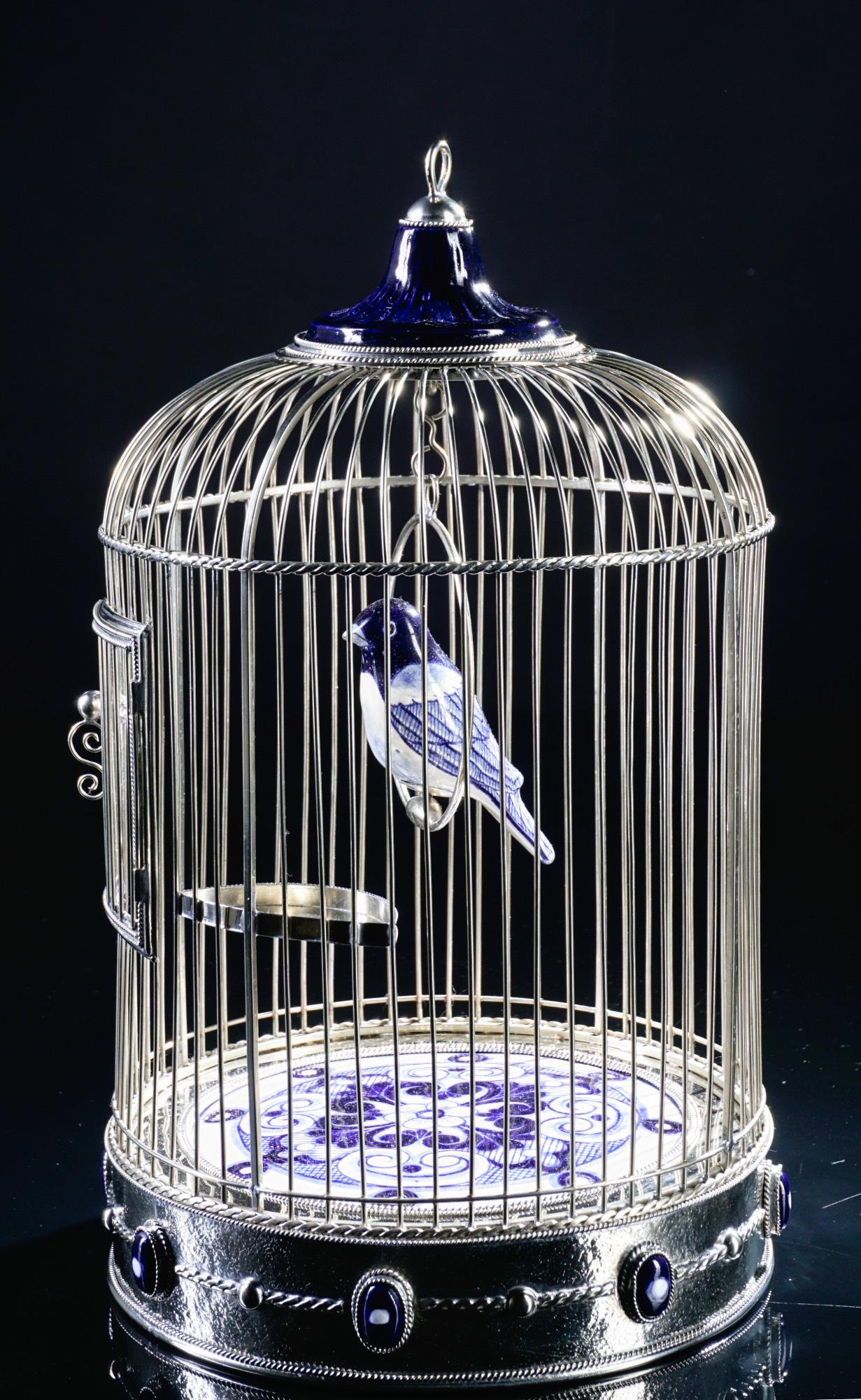 White Metal Cage with Ceramic Birds, One of a Kind In New Condition In Guadalajara, Jalisco