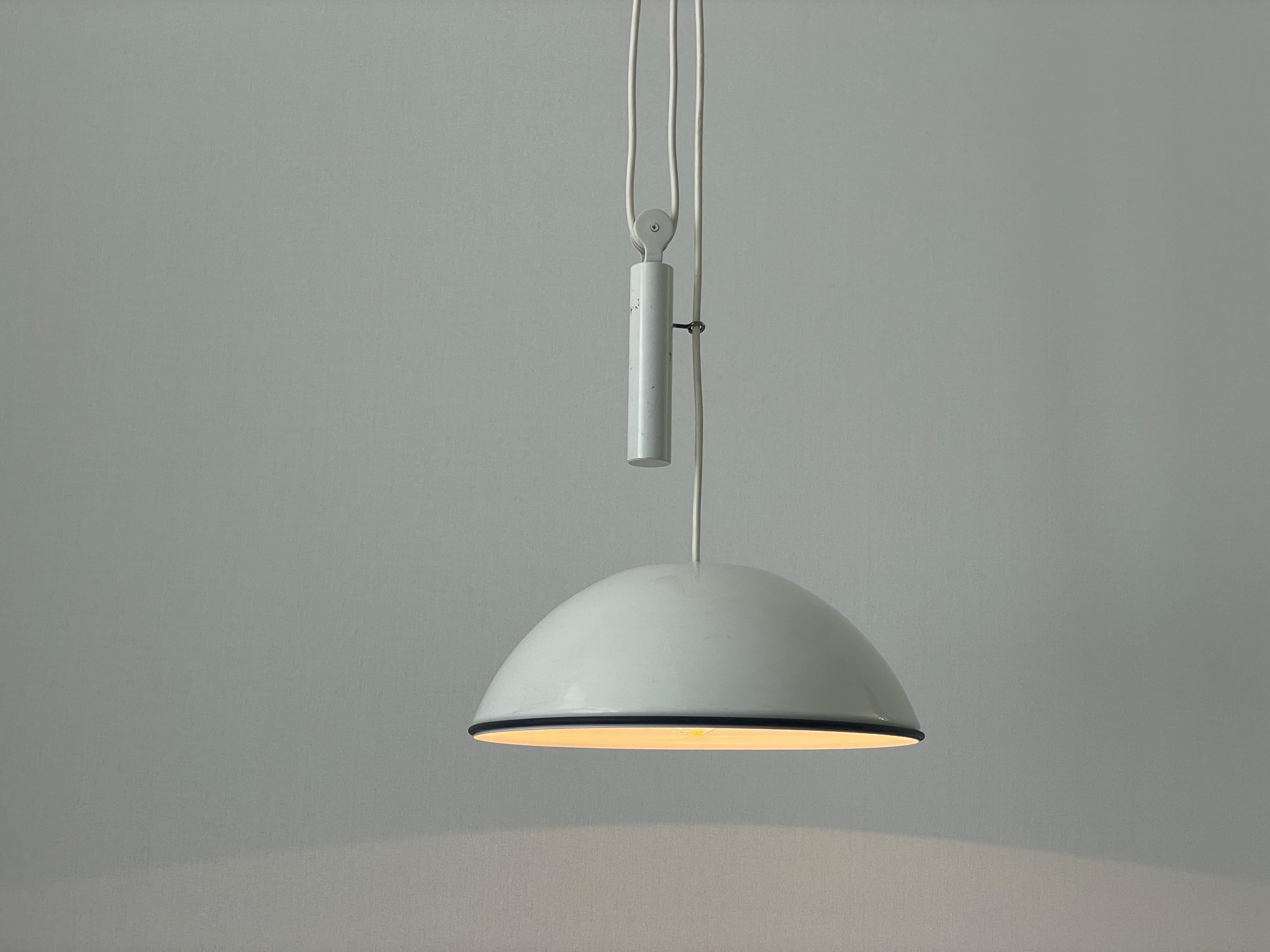 Lampada a sospensione a contrappeso in metallo bianco di Flos, anni '70, Italia in vendita 2