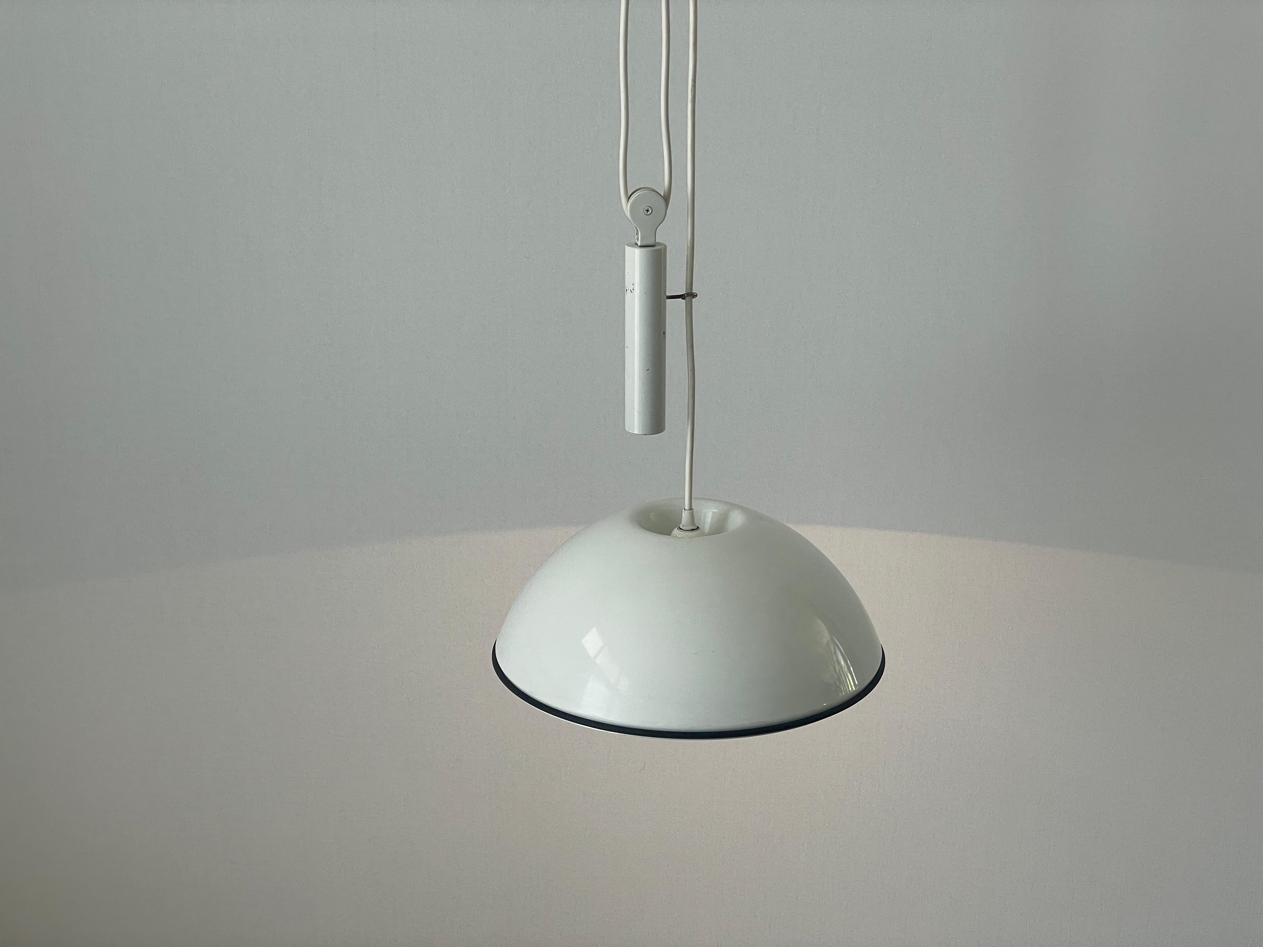 Lampada a sospensione a contrappeso in metallo bianco di Flos, anni '70, Italia in vendita 3