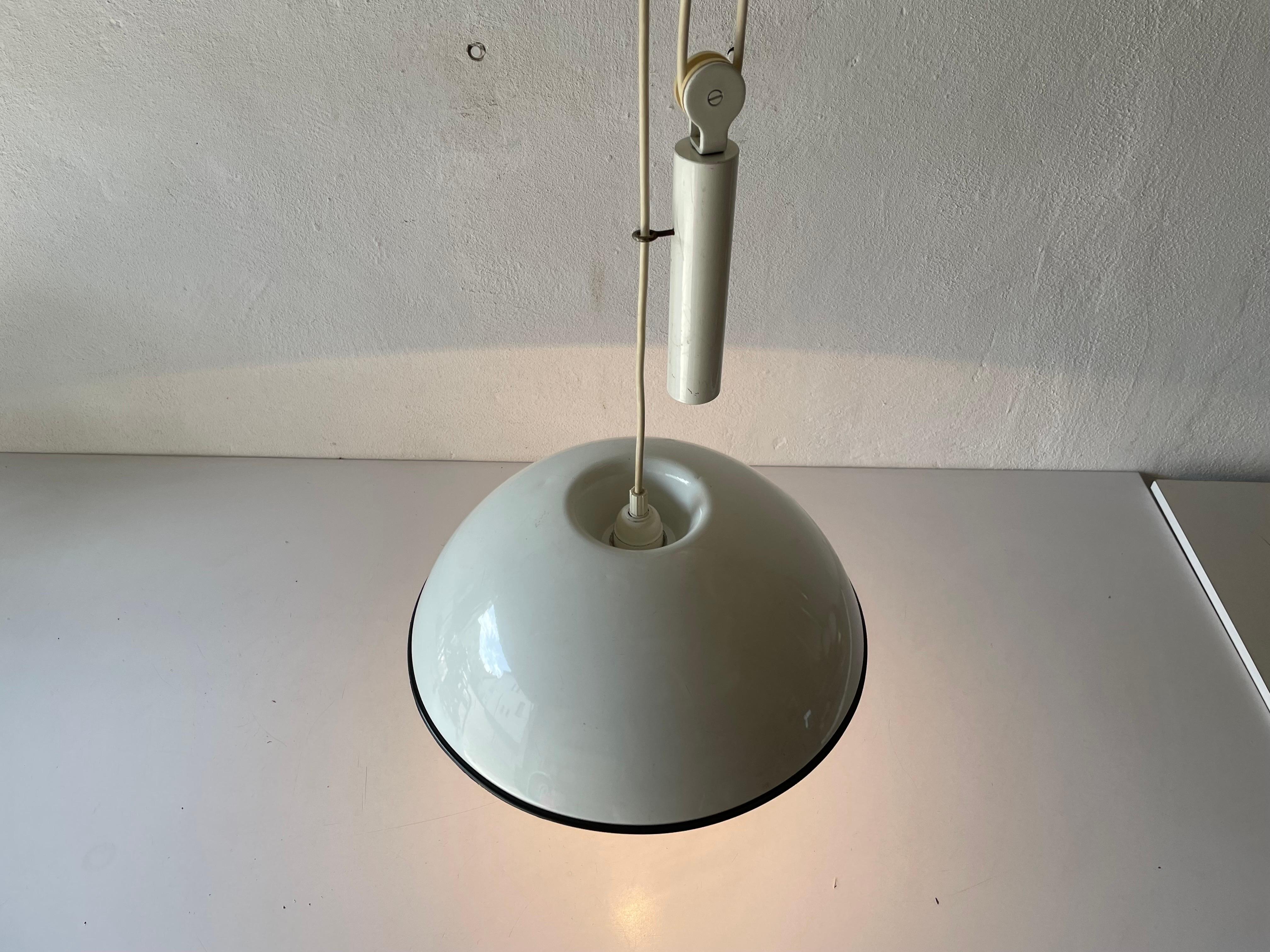 Lampe à suspension à contrepoids en métal blanc de Flos, 1970, Italie en vente 1