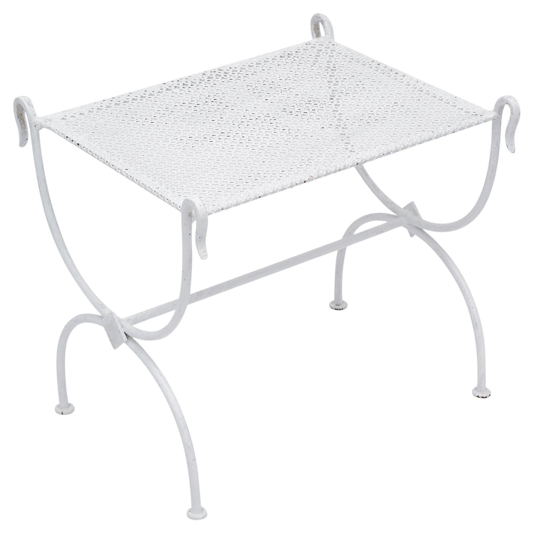Tabouret Curule en métal blanc à la manière de Mategot