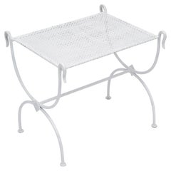 Curule-Hocker aus weißem Metall in der Art von Mategot