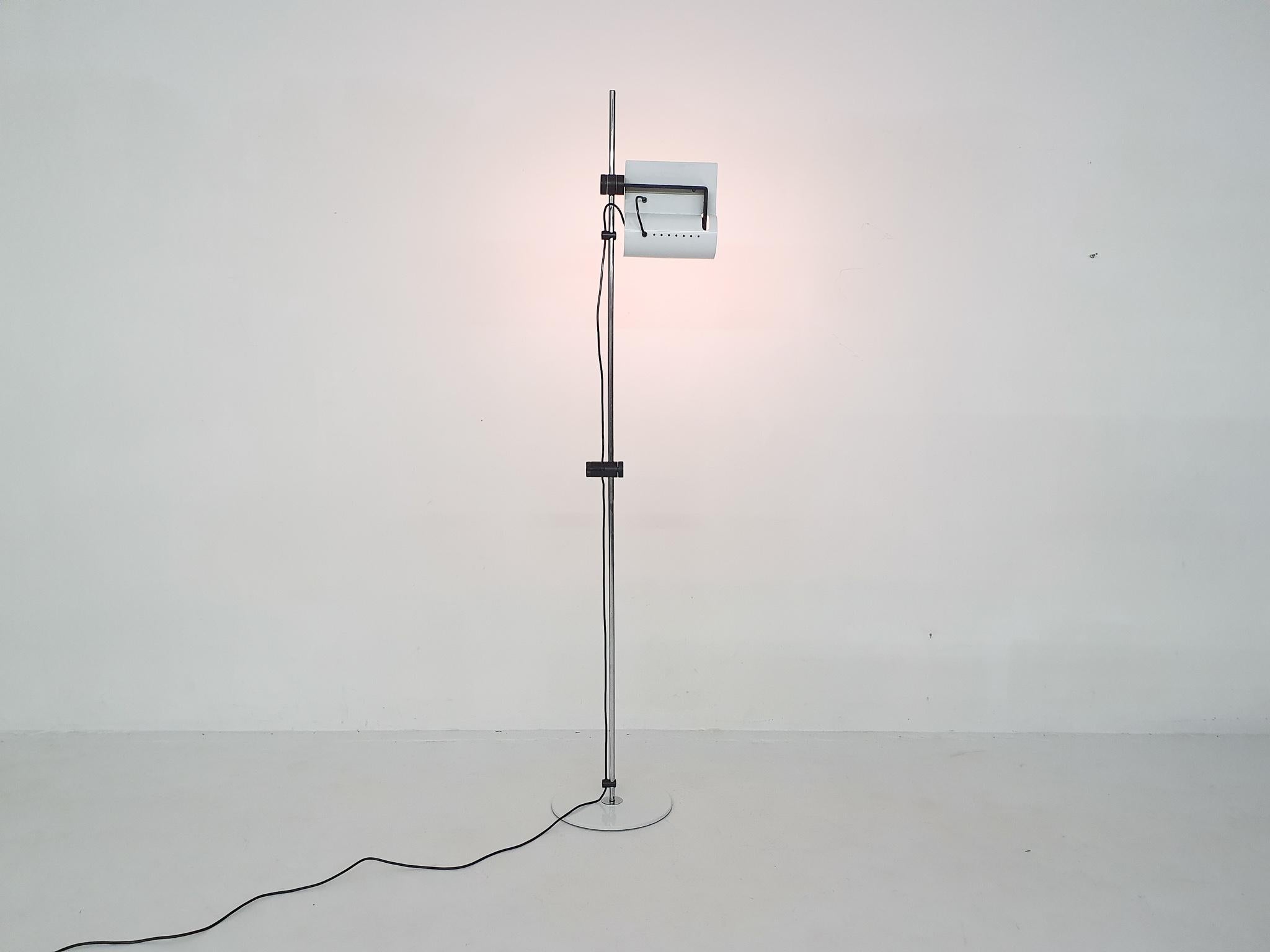 Mid-Century Modern White Metal Design Floor Lamp Attrb. Joe Colombo, Italy 1980's For Sale