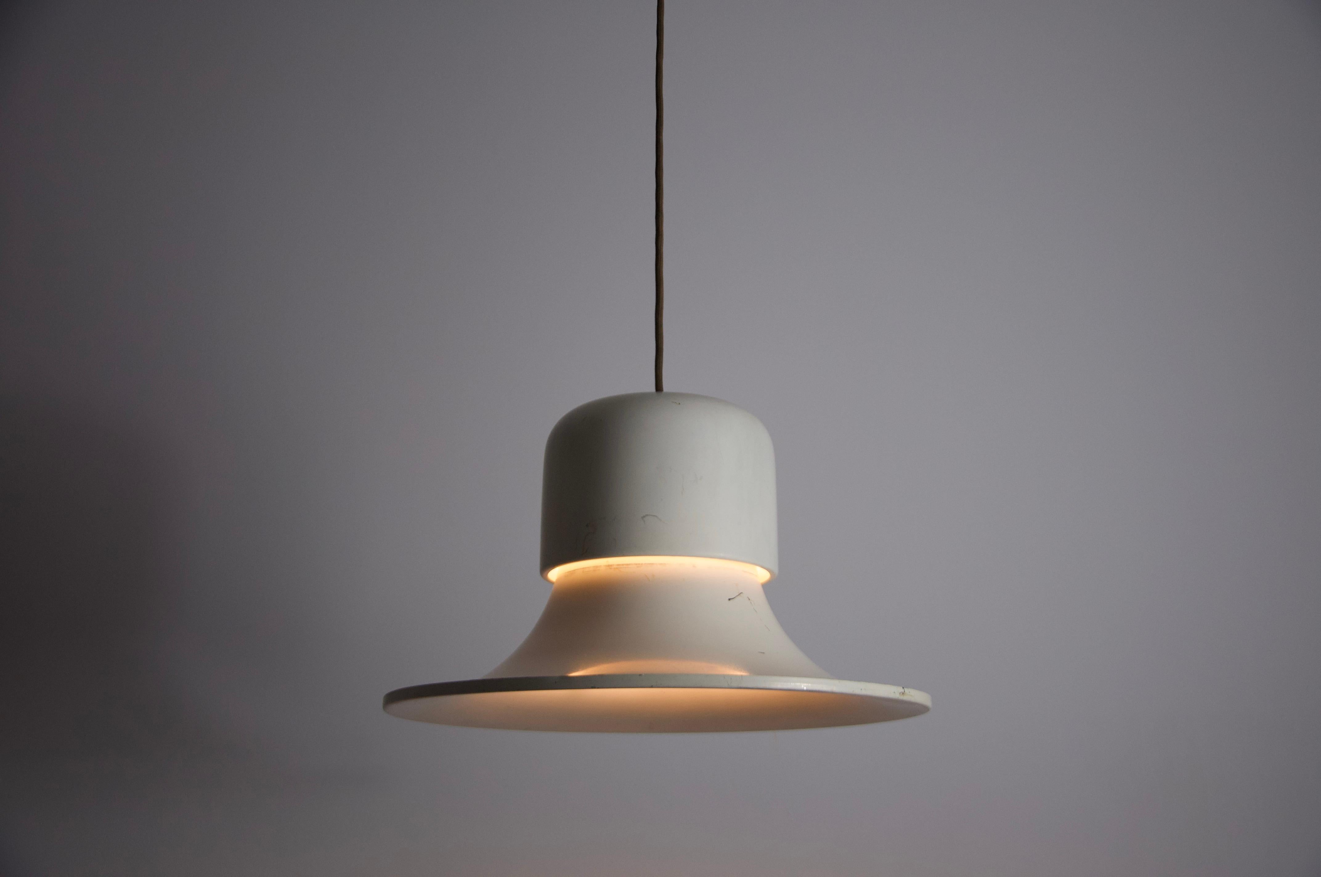 Mid-Century moderno Lampada a sospensione in metallo bianco di Joe Colombo Stilnovo, Italia, anni '50 in vendita
