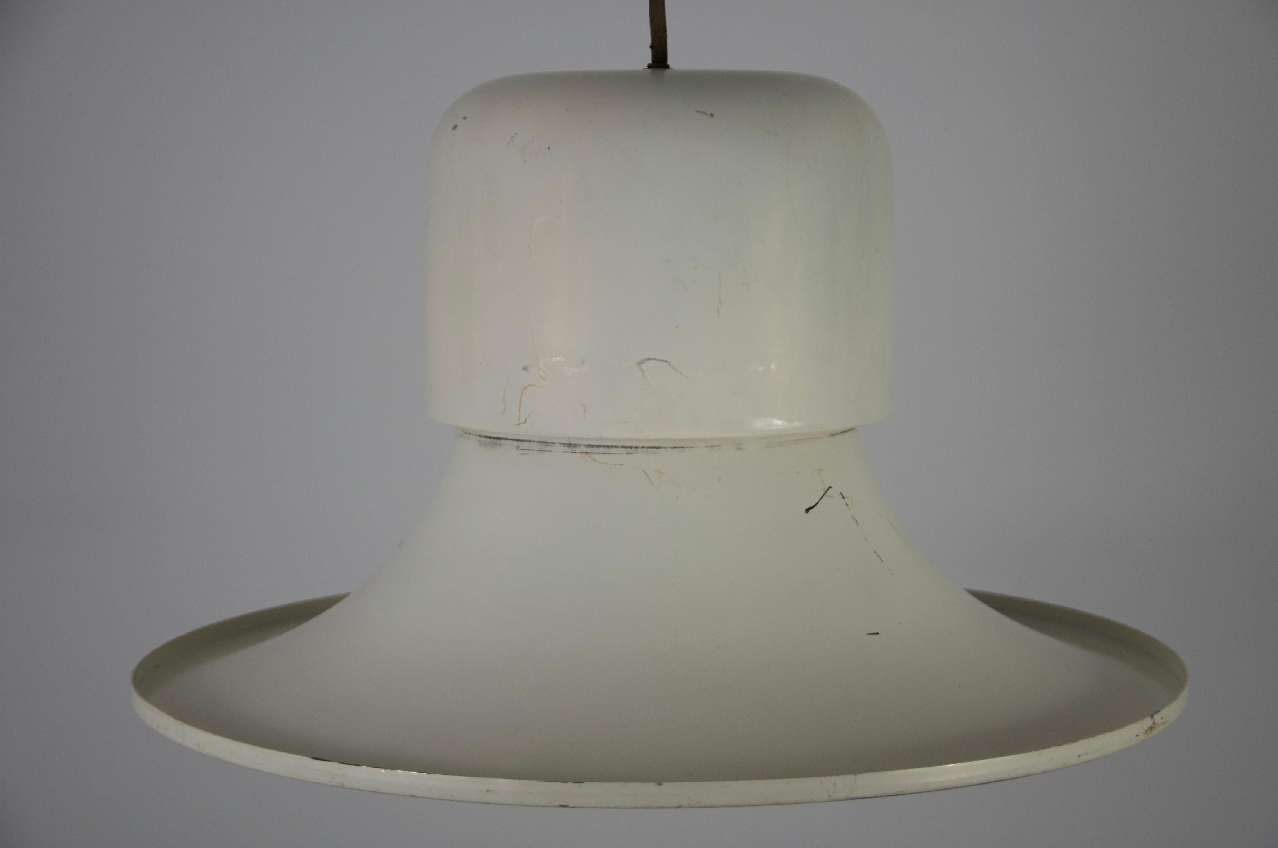 Lampada a sospensione in metallo bianco di Joe Colombo Stilnovo, Italia, anni '50 In condizioni discrete in vendita a Hagenbach, DE
