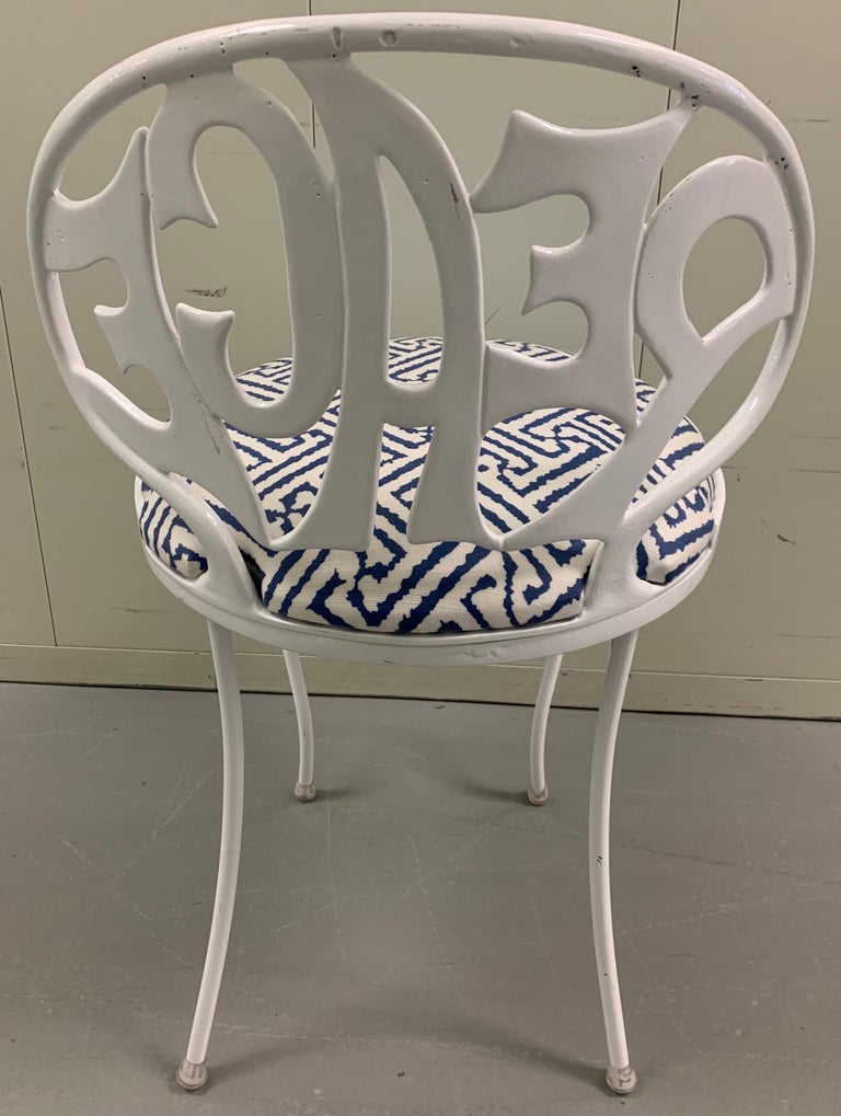 White Metal Peace Back Vanity Chair by Kessler In Good Condition For Sale In Stamford, CT