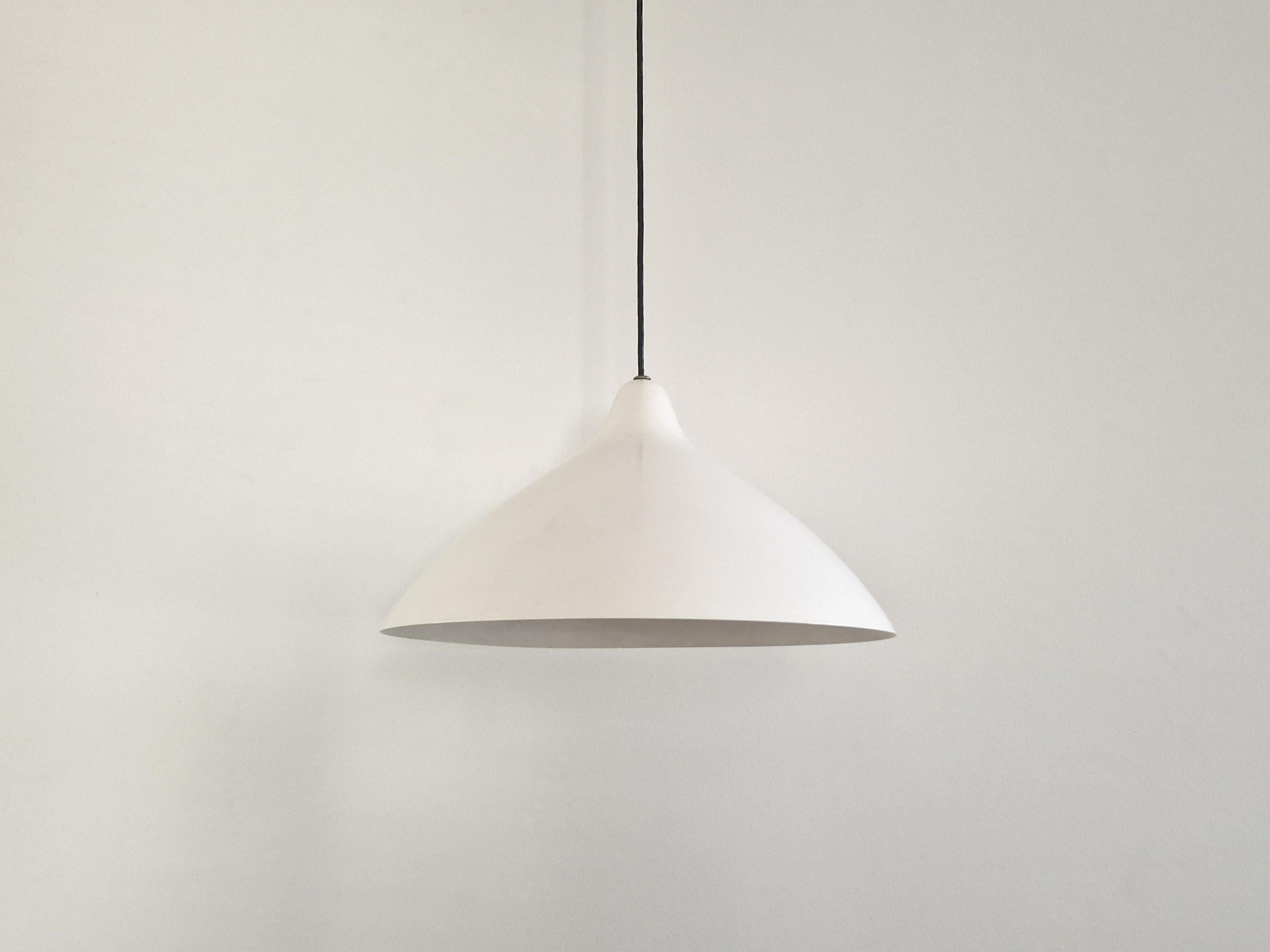 This is a beautiful organic design by Lisa Johansson-Pape for the Finnish lighting company Stockmann-Orno. This particular one is a white version in a good and original vintage condition with some minor signs of age and use. No dents or