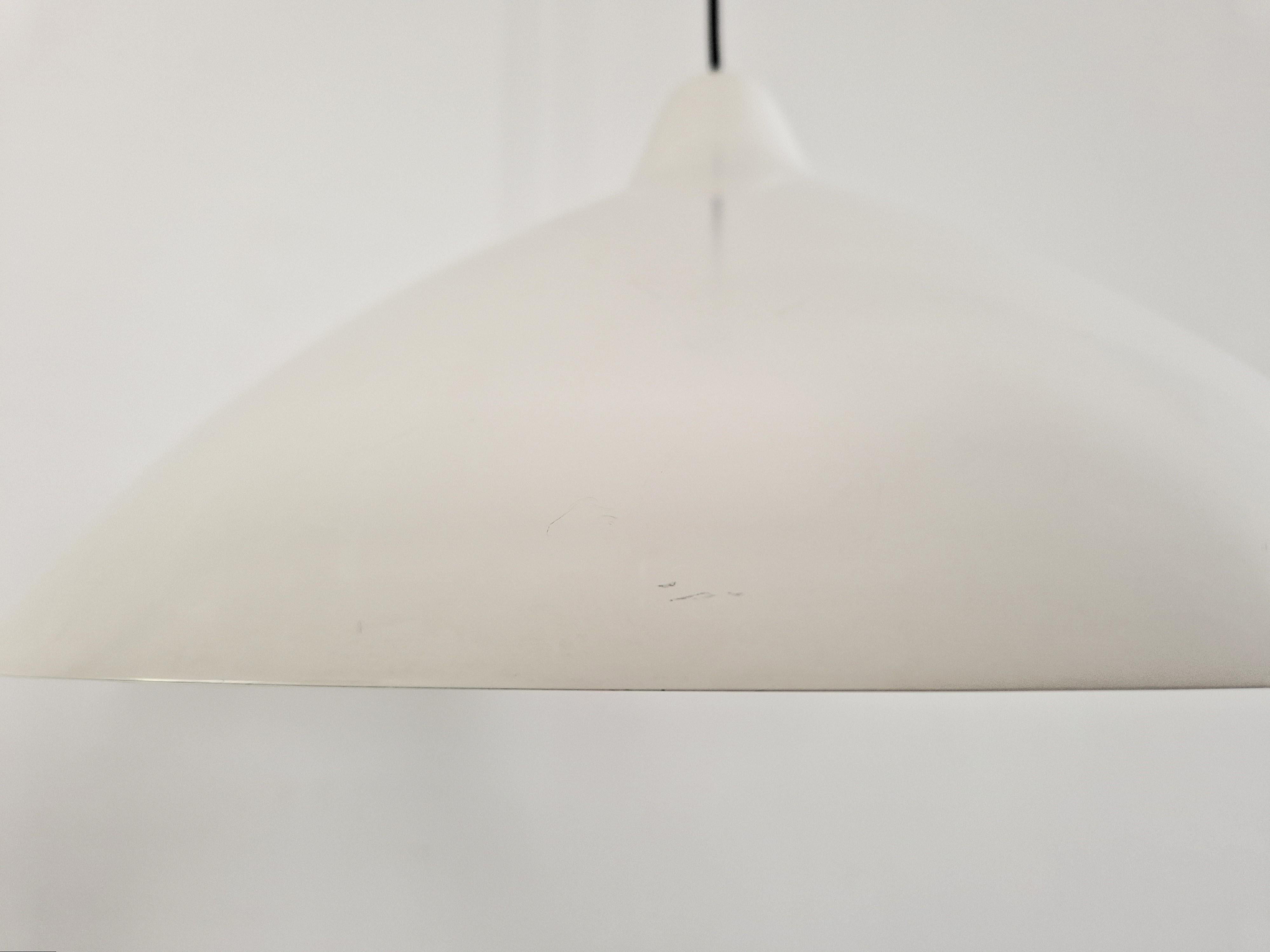 Hängeleuchte aus weißem Metall von Lisa Johansson-Pape für Stockmann-Orno, Finnland im Zustand „Gut“ im Angebot in Steenwijk, NL