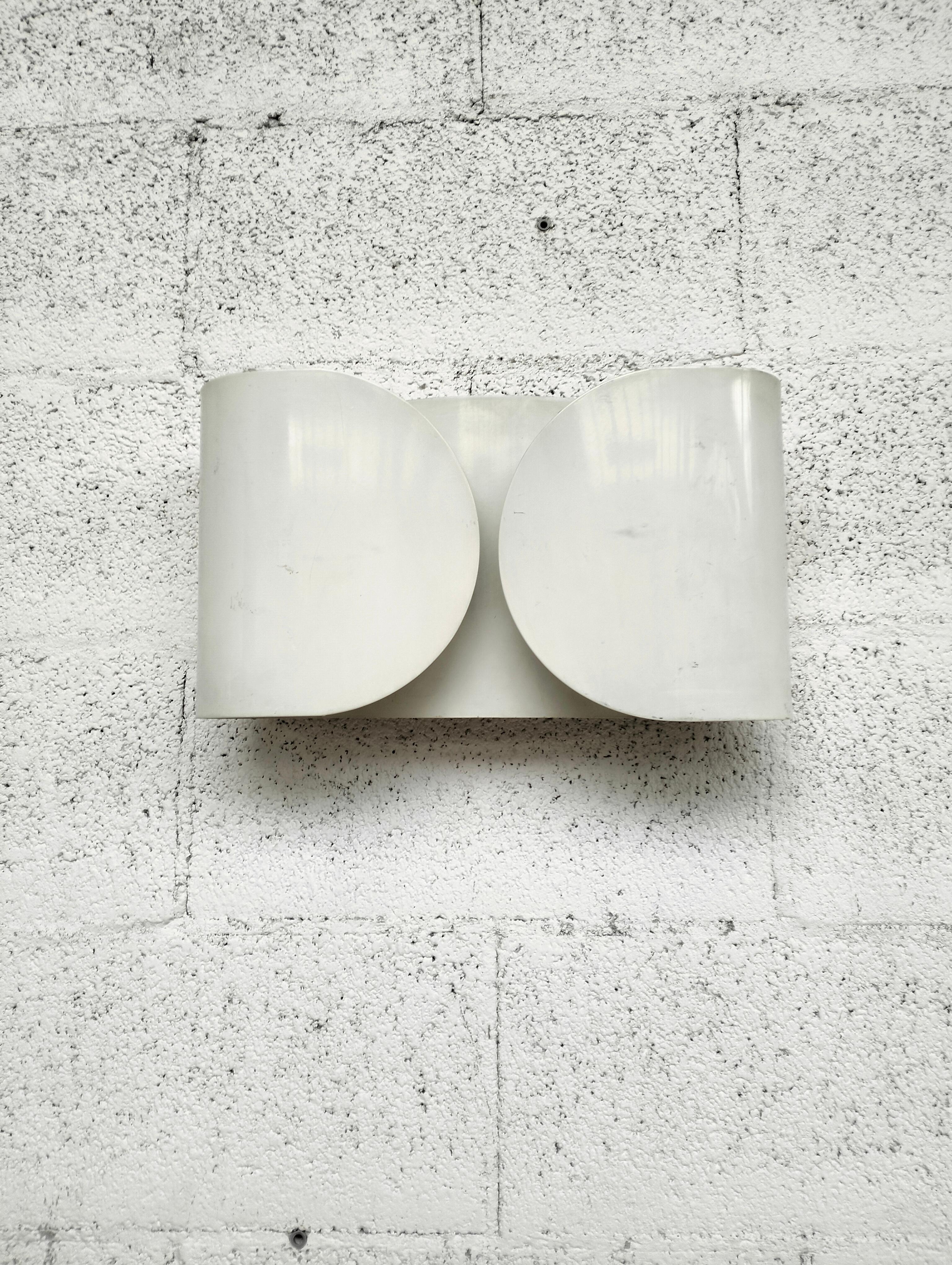 Mid-Century Modern White metal sconce, applique Foglio by Afra e Tobia Scarpa for Flos 60s, 70s For Sale
