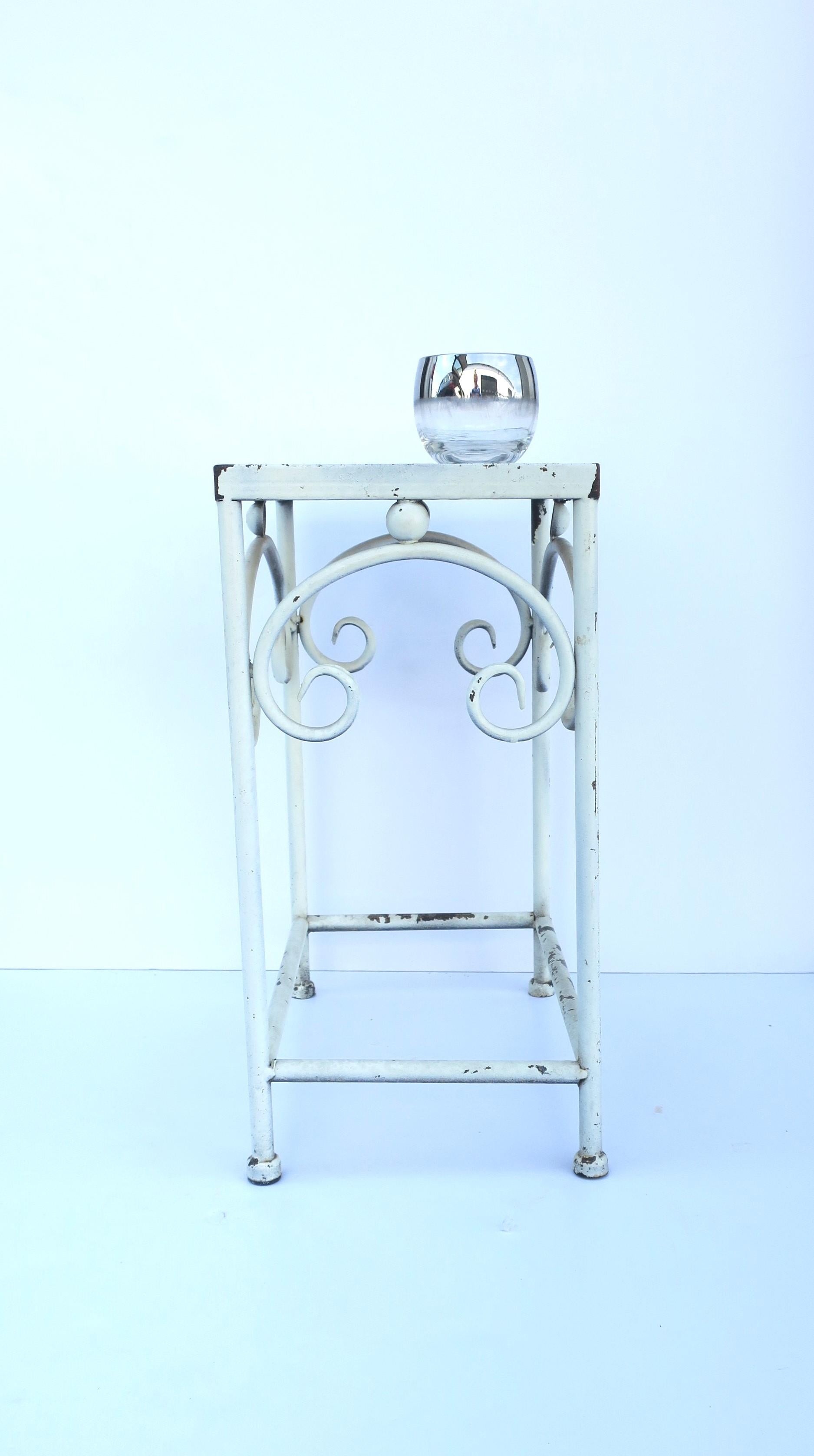 20th Century White Metal Side Drinks Table with Mirrored Glass Top, Small For Sale