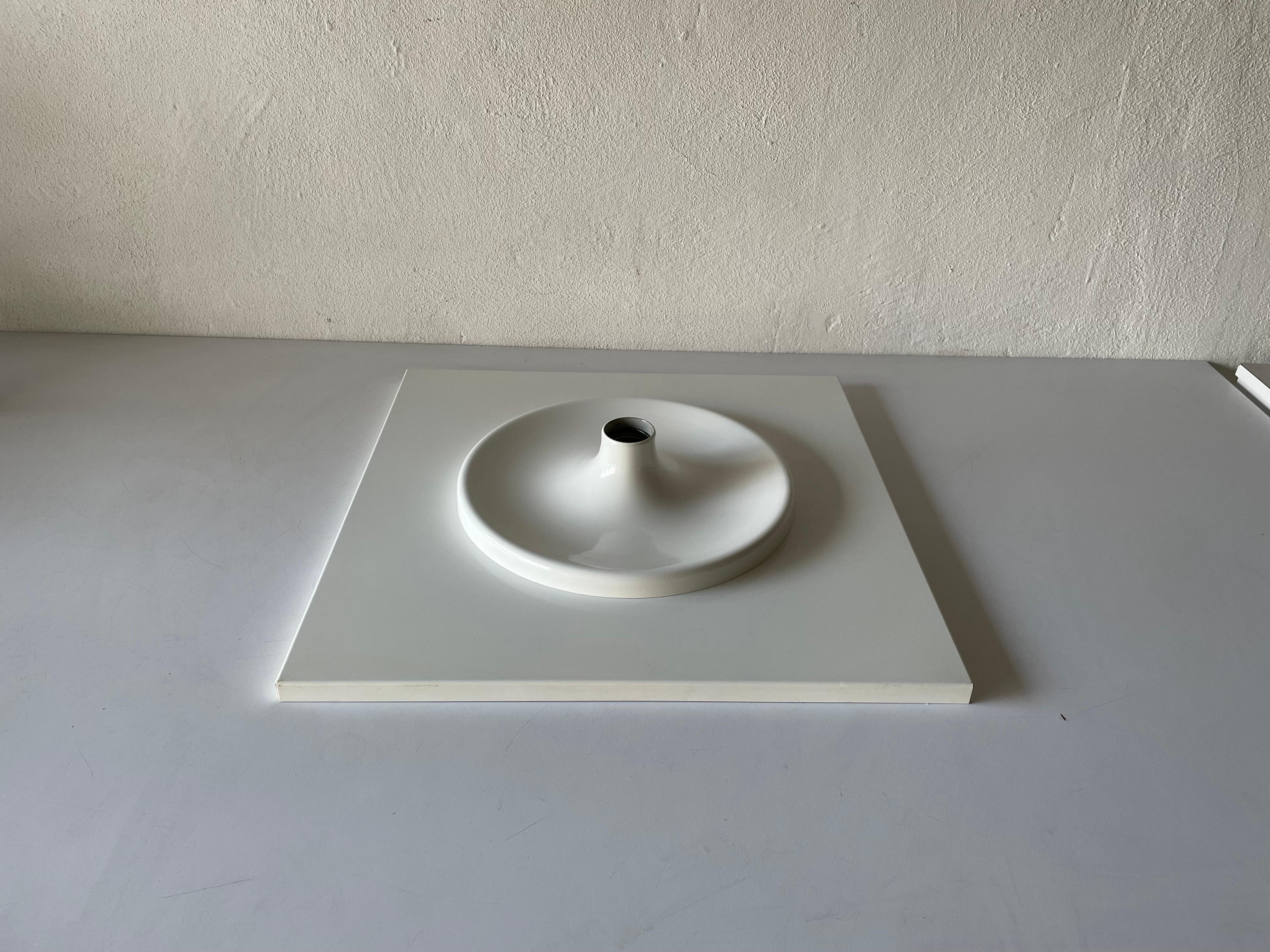 White Metal Space Age Large Flush Mount ceiling or wall lamp, 1970s, Germany

Sculptural very elegant rare design flush mount. 

It is very ideal and suitable for all living areas.


Lamp is in good condition. No damage, no crack.
Wear