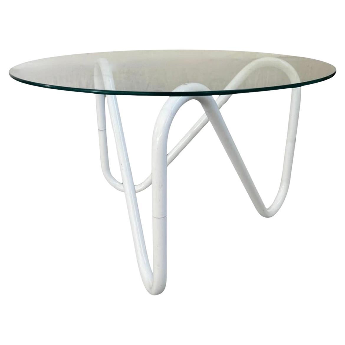 Table basse Squiggle tubulaire en métal blanc avec plateau en verre