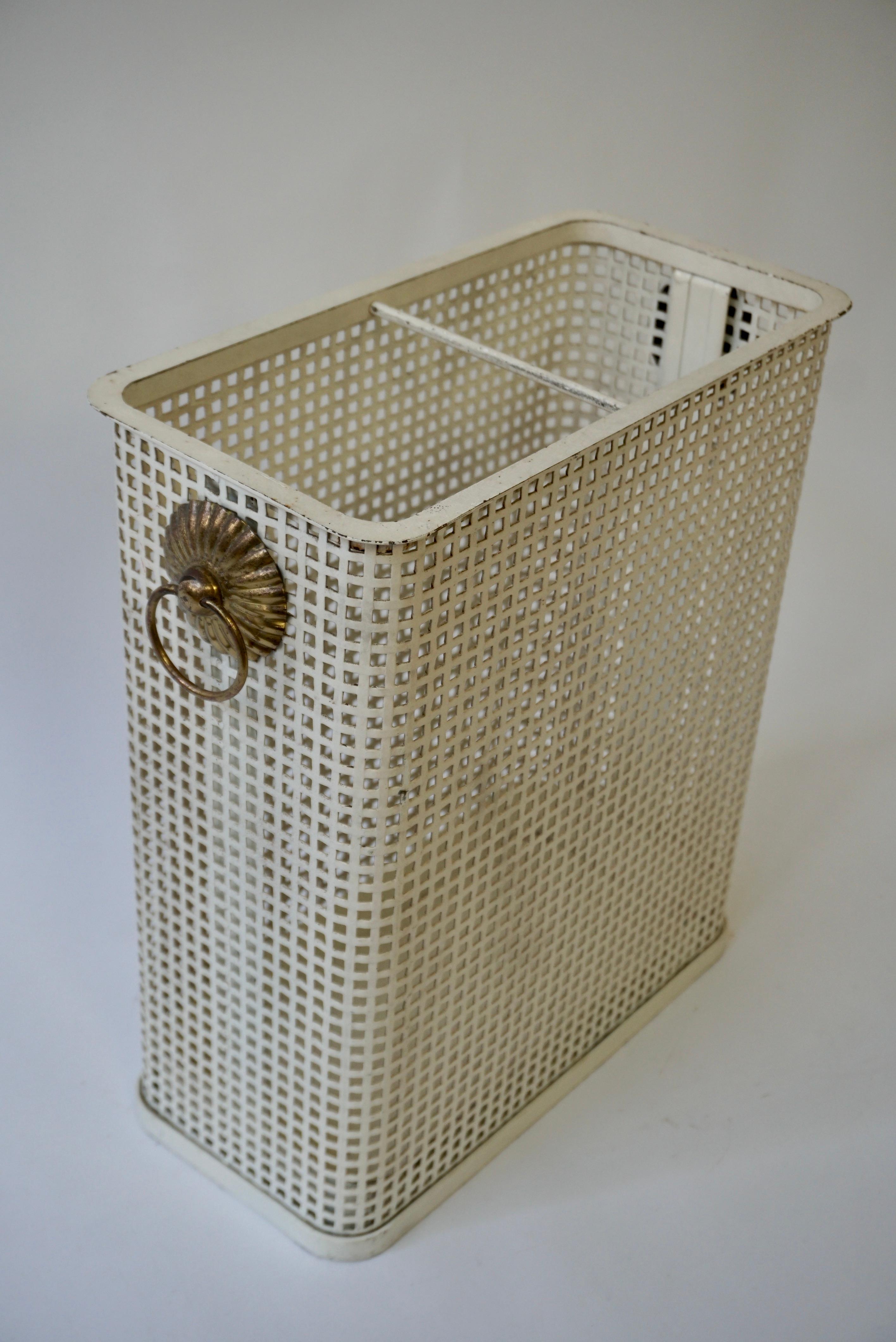 White Metal Umbrella Stand  In Good Condition For Sale In Antwerp, BE