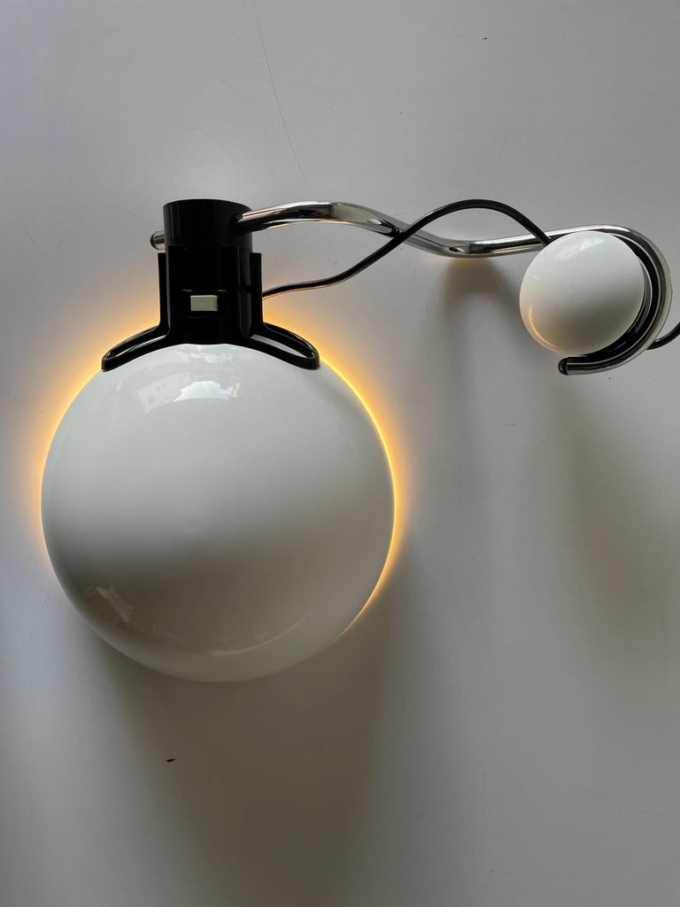 White Metal Wall Lamp by iGuzzini for Harveiluce, 1970s, Italy For Sale