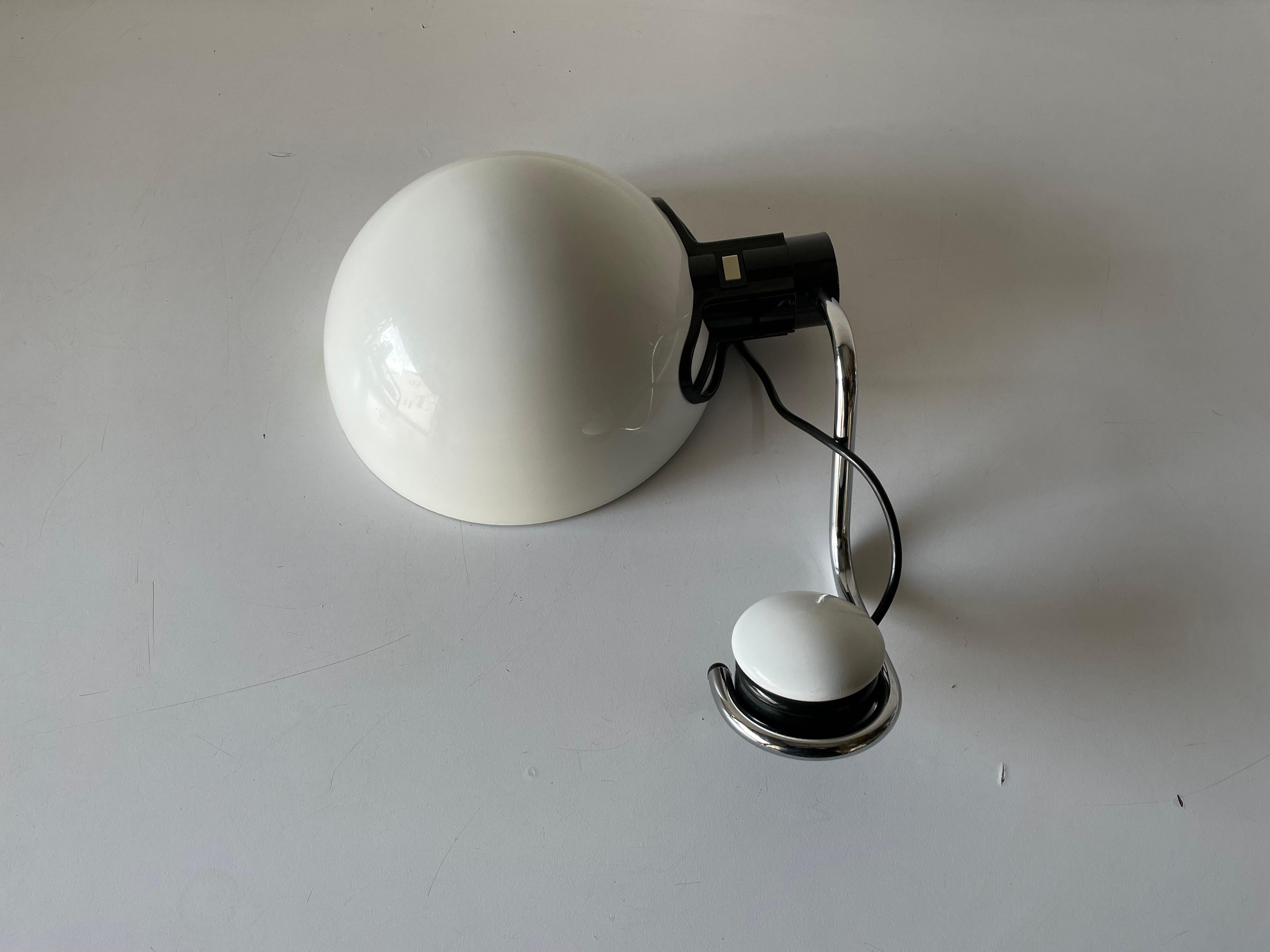 White Metal Wall Lamp by iGuzzini for Harveiluce, 1970s, Italy In Good Condition For Sale In Hagenbach, DE