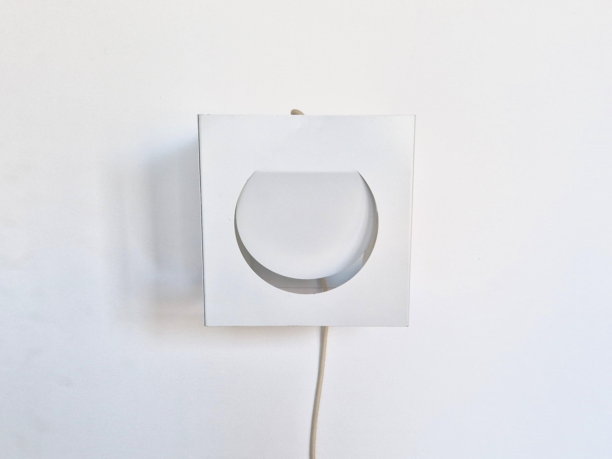 Mid-Century Modern White metal wall sconce by Shogo Suzuki for Orno, Finland 1960's For Sale