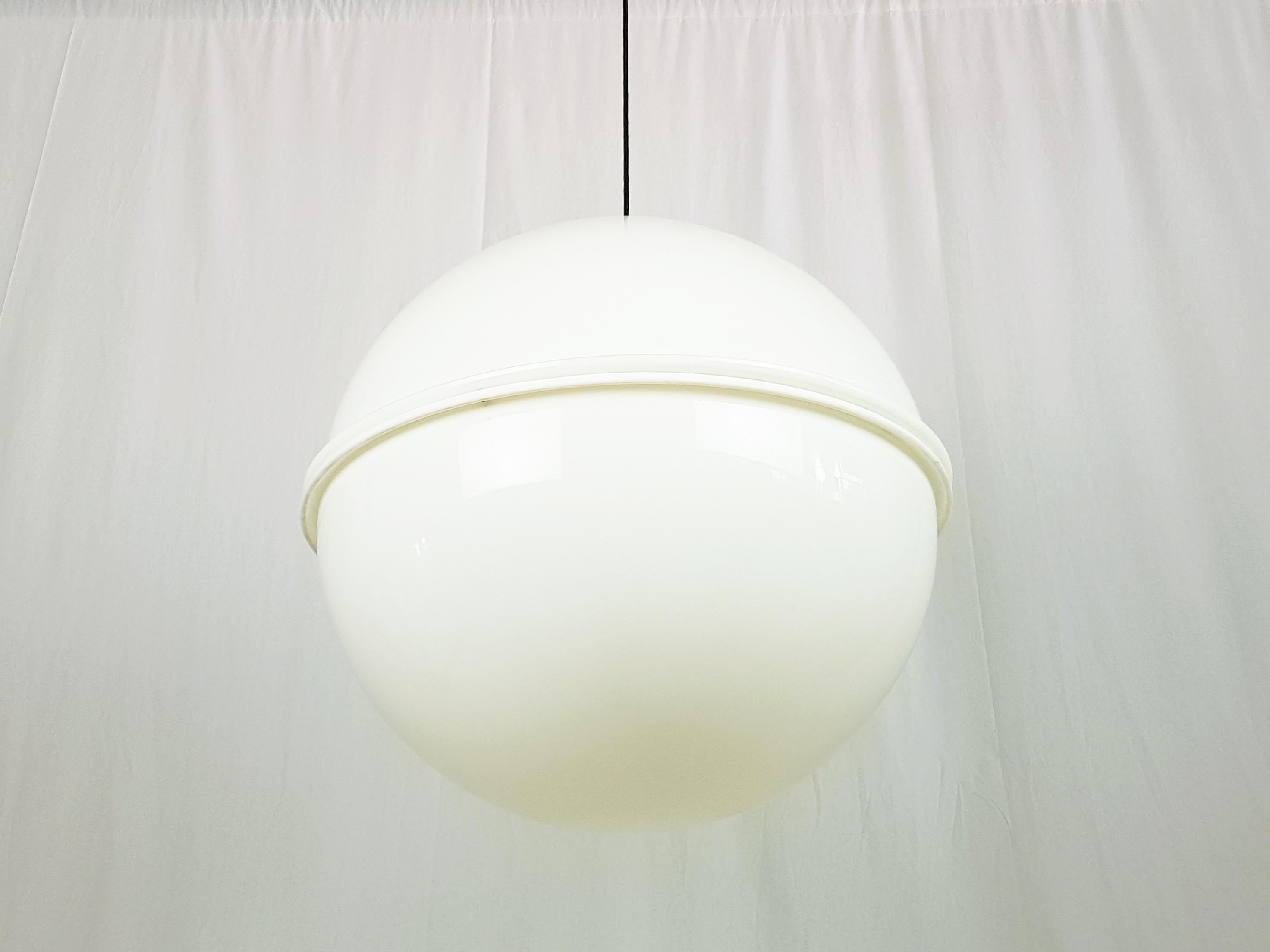 This large pendant is composed by 2 hemispherical shade in white methacrylate, joined tougher by 3 brass screws. The lamp features 3 E27 lamp socket and remains in very good condition.