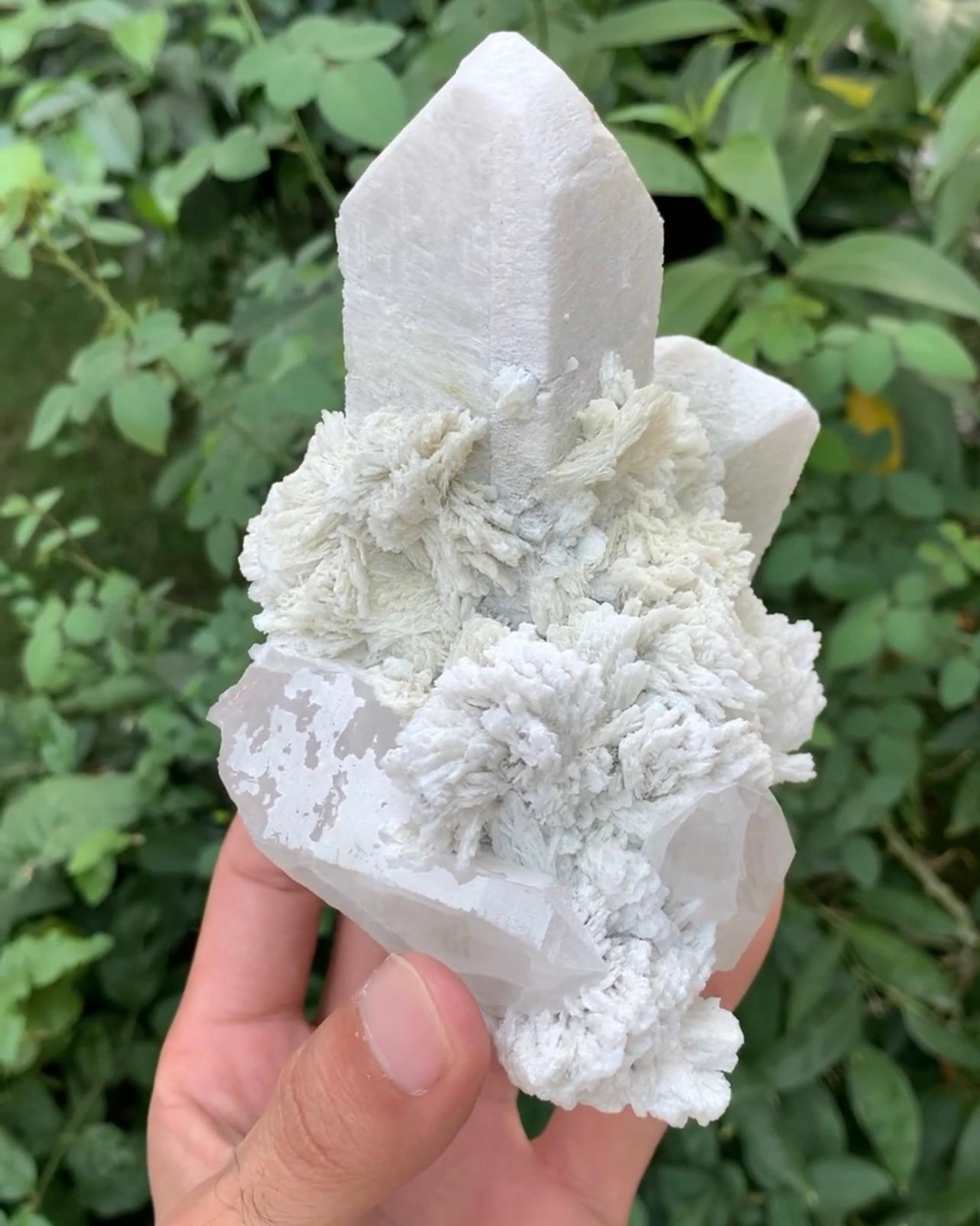 White Microcline Feldspar On Cleavelandite With Quartz From Pakistan In Good Condition For Sale In Peshawar, PK