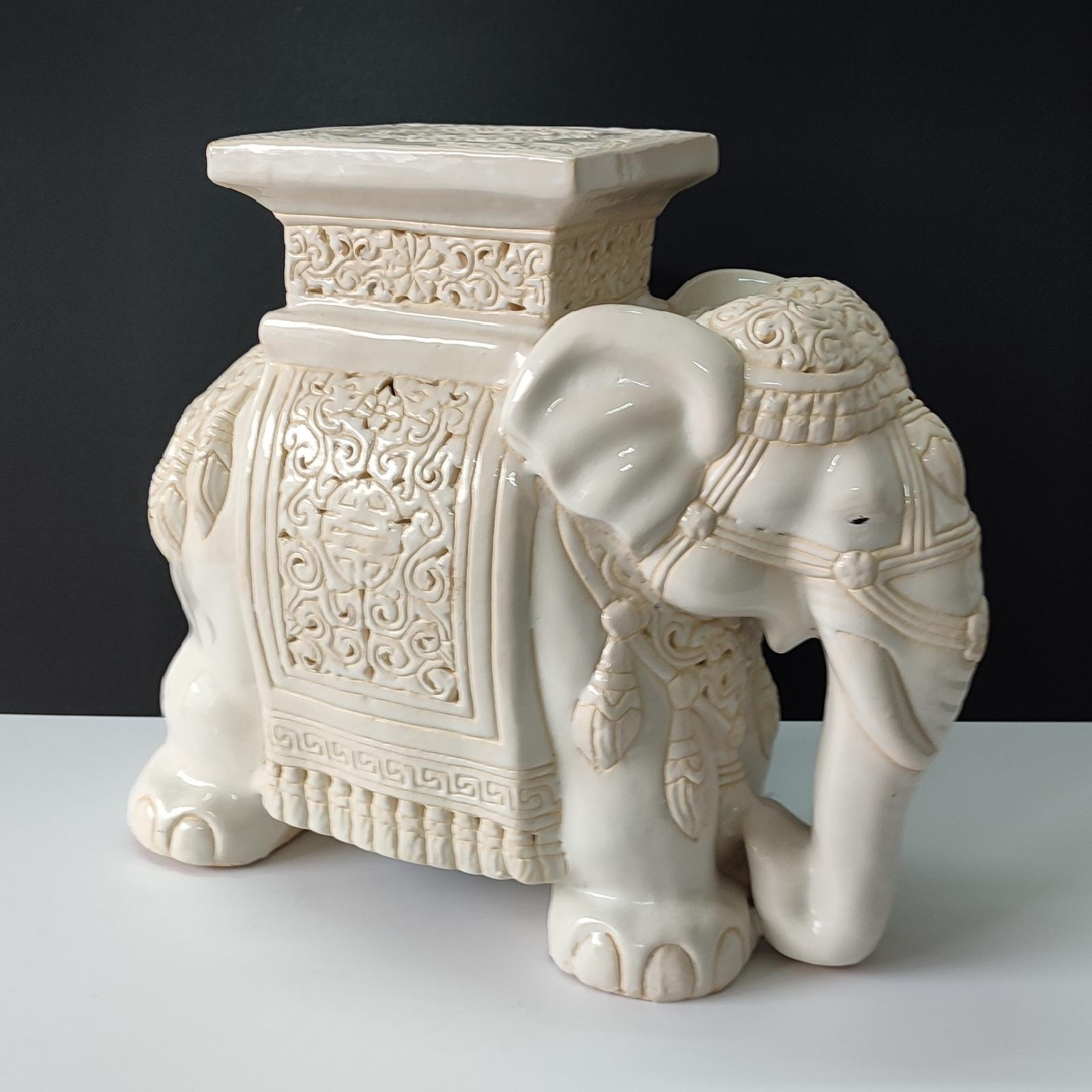 White Mid-century Ceramic Elephant Side Table, or Planter In Good Condition In Bochum, NRW