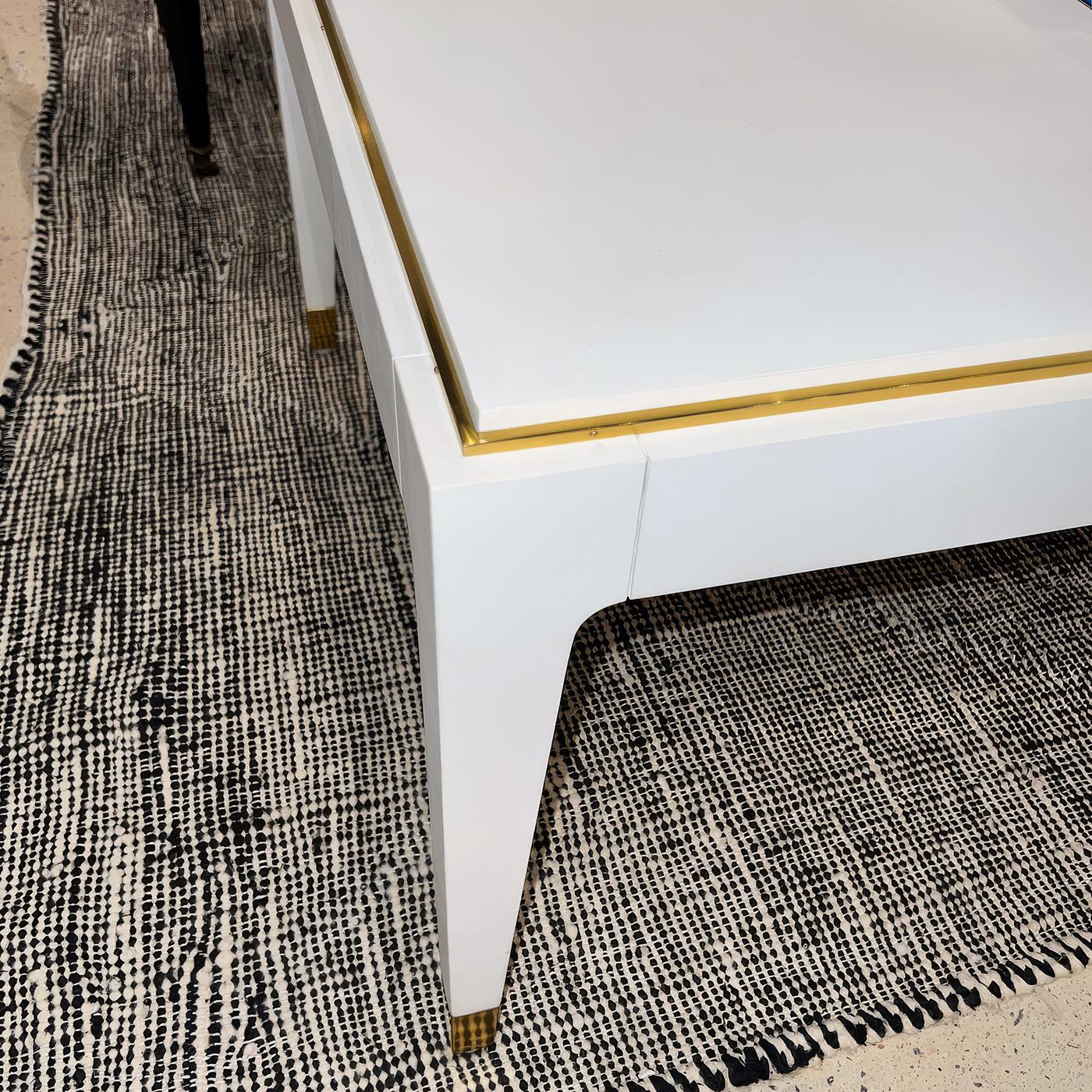 Table basse mid century blanche Neuf - En vente à Westwood, NJ