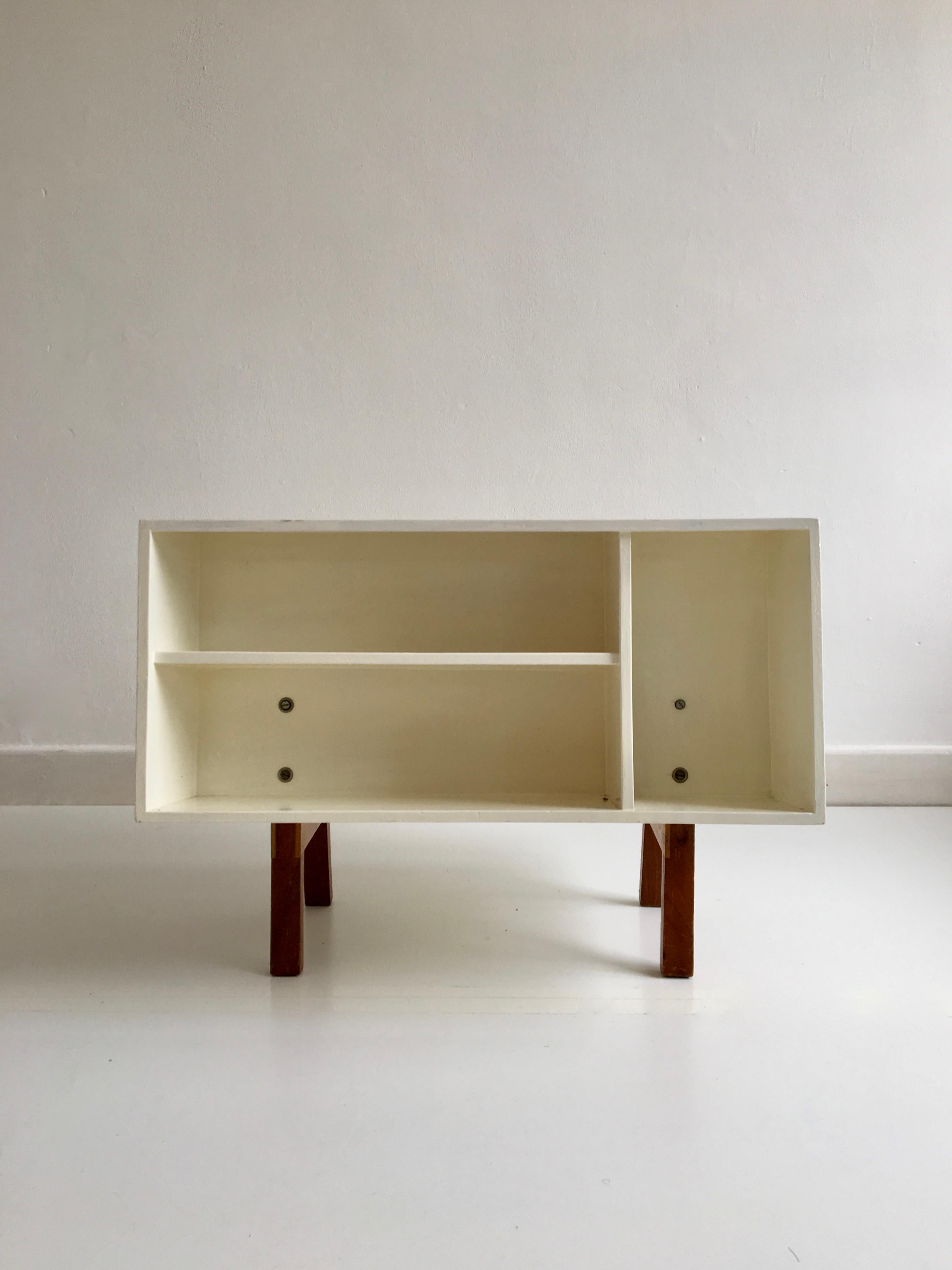 Vintage 'Isokon Penguin Donkey 2' bookcase / coffee table designed by Ernest Race for Isokon in 1962.
  