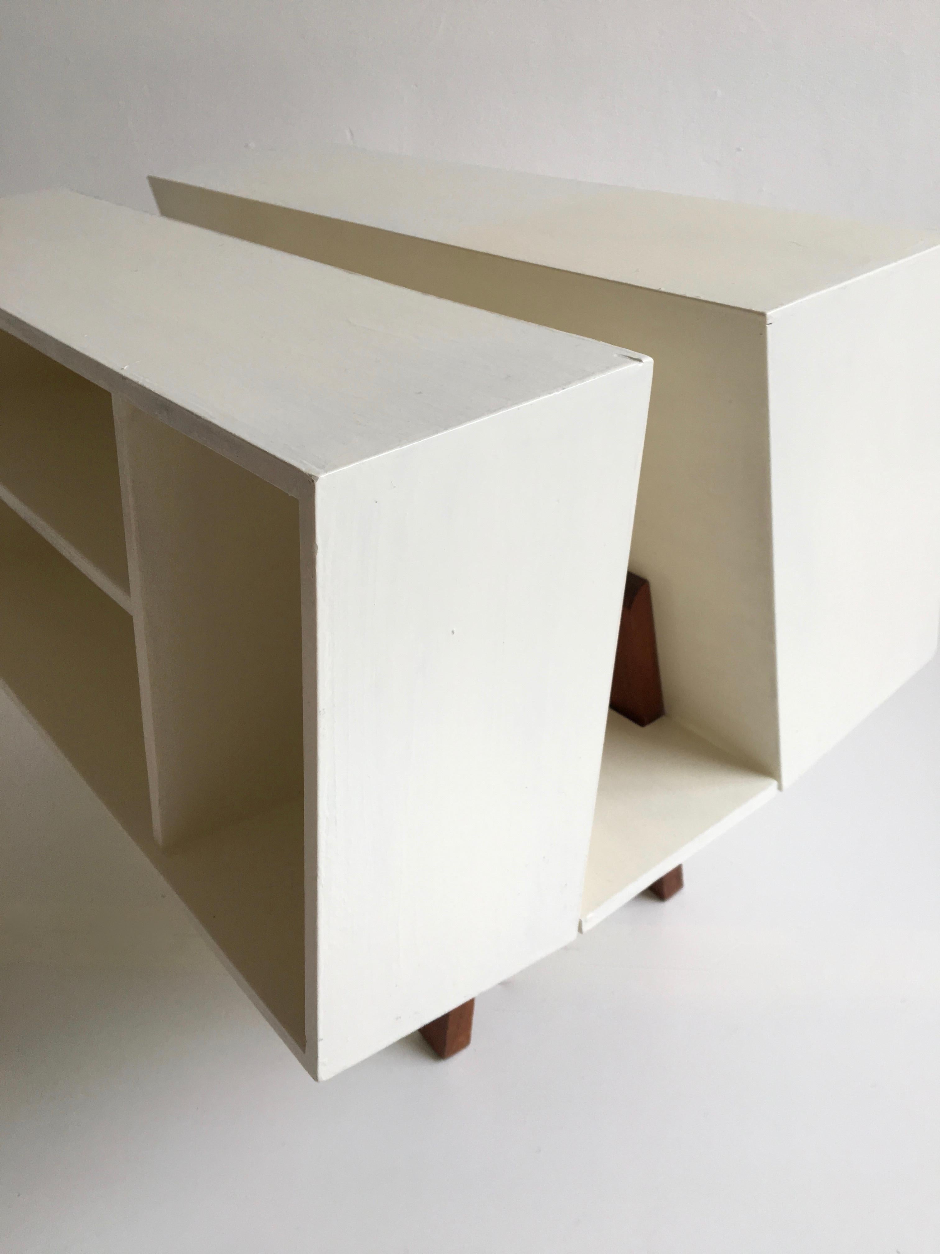 Mid-17th Century White Midcentury 'Isokon' Bookcase / Coffee Table by Ernest Race, England, 1962 For Sale