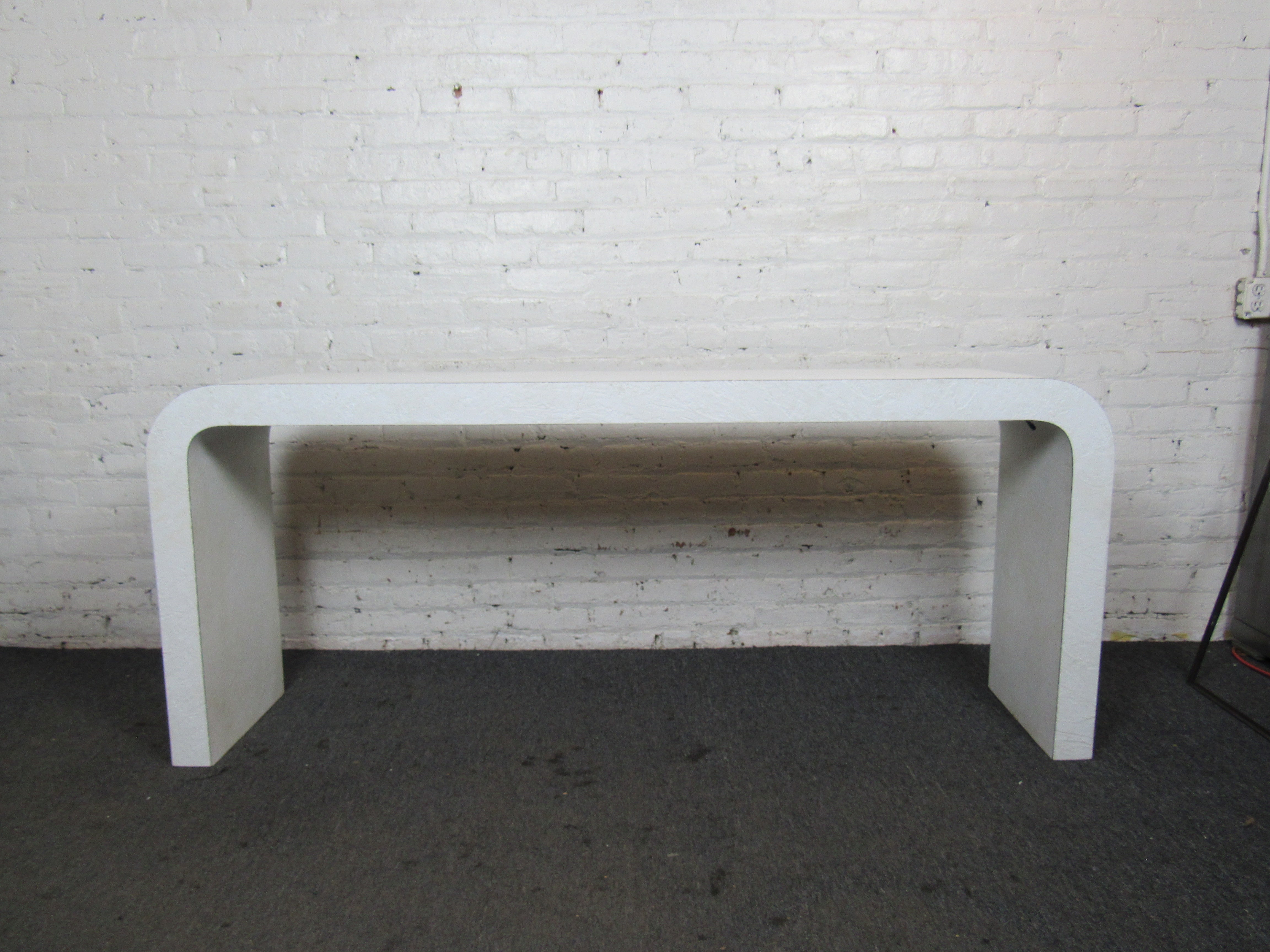Classic Mid-Century Modern console table. Great arch design, in the style of Karl Springer.
Please confirm location NY or NJ.