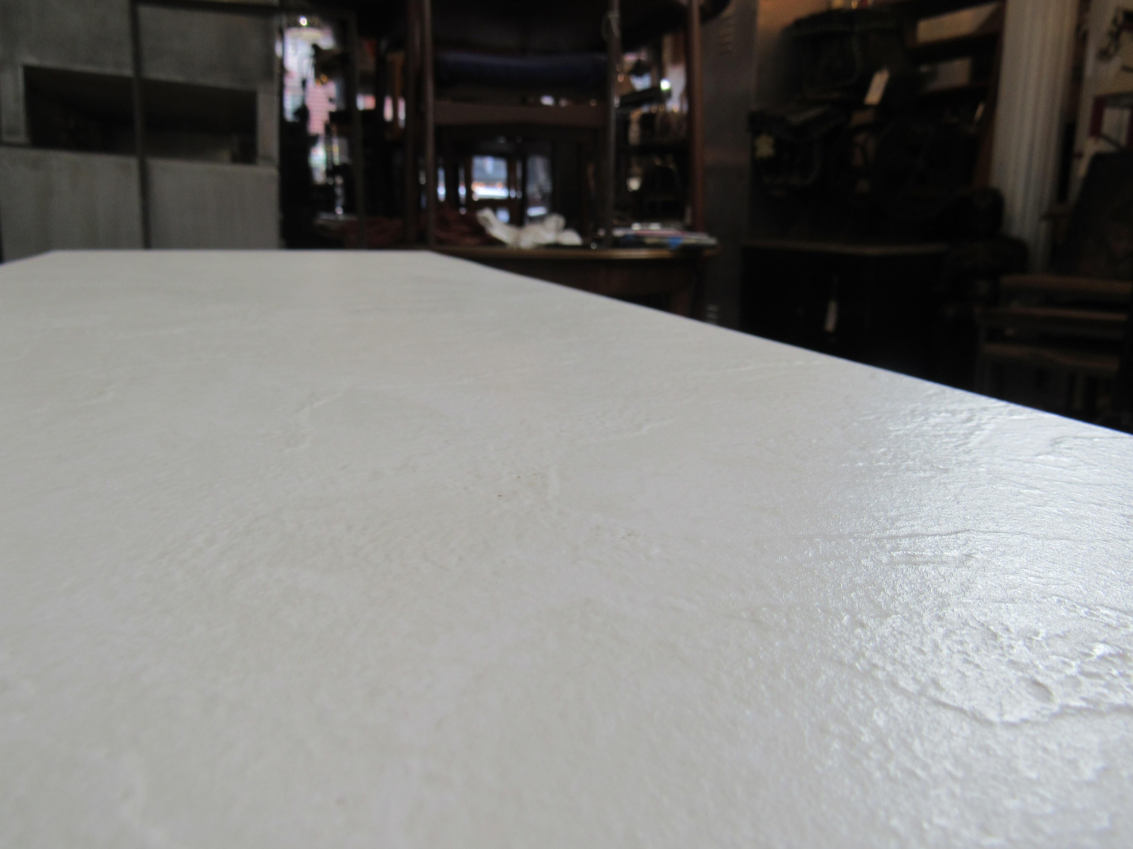 White Mid-Century Modern Arch Table  For Sale 2