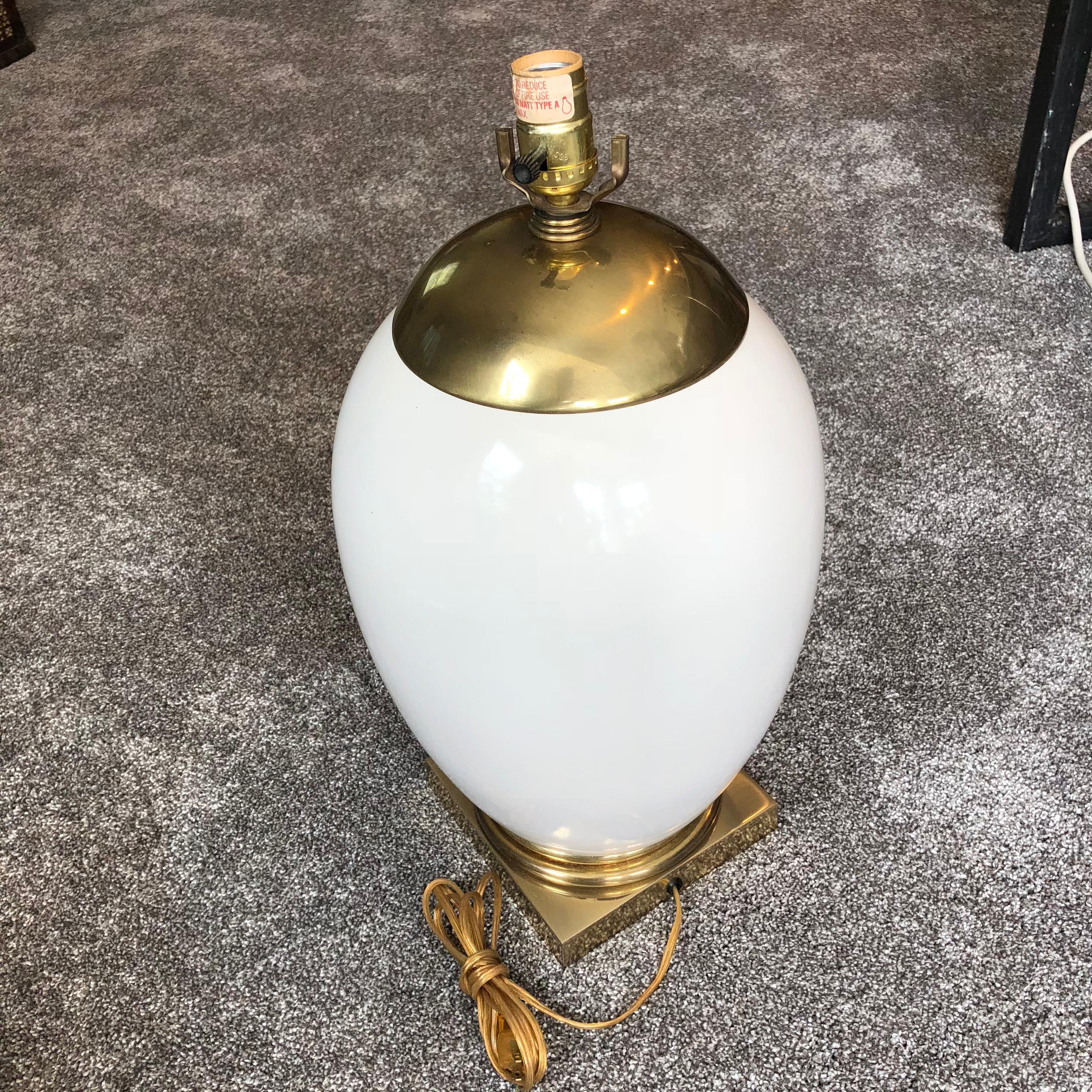 Large Mid-Century Modern Modern Ellipse Shaped Brass and Enamel Table Lamp 3