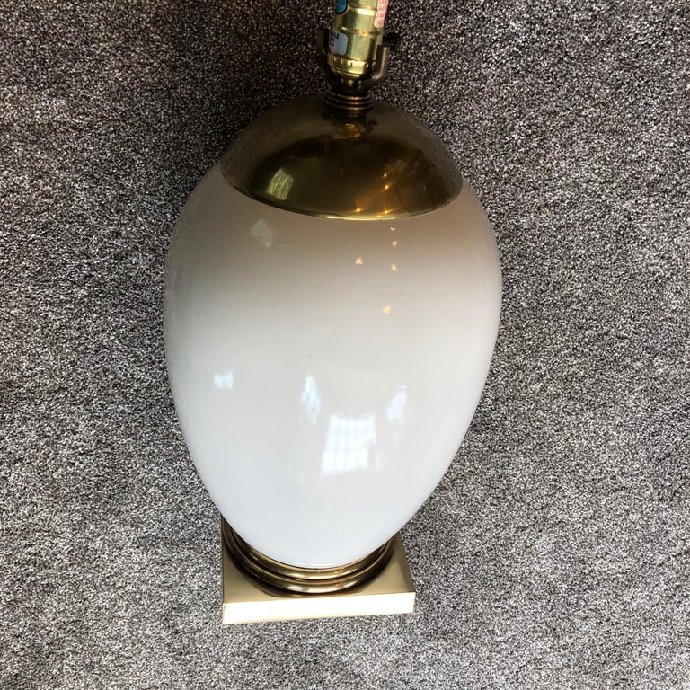 Large Mid-Century Modern Modern Ellipse Shaped Brass and Enamel Table Lamp For Sale 4