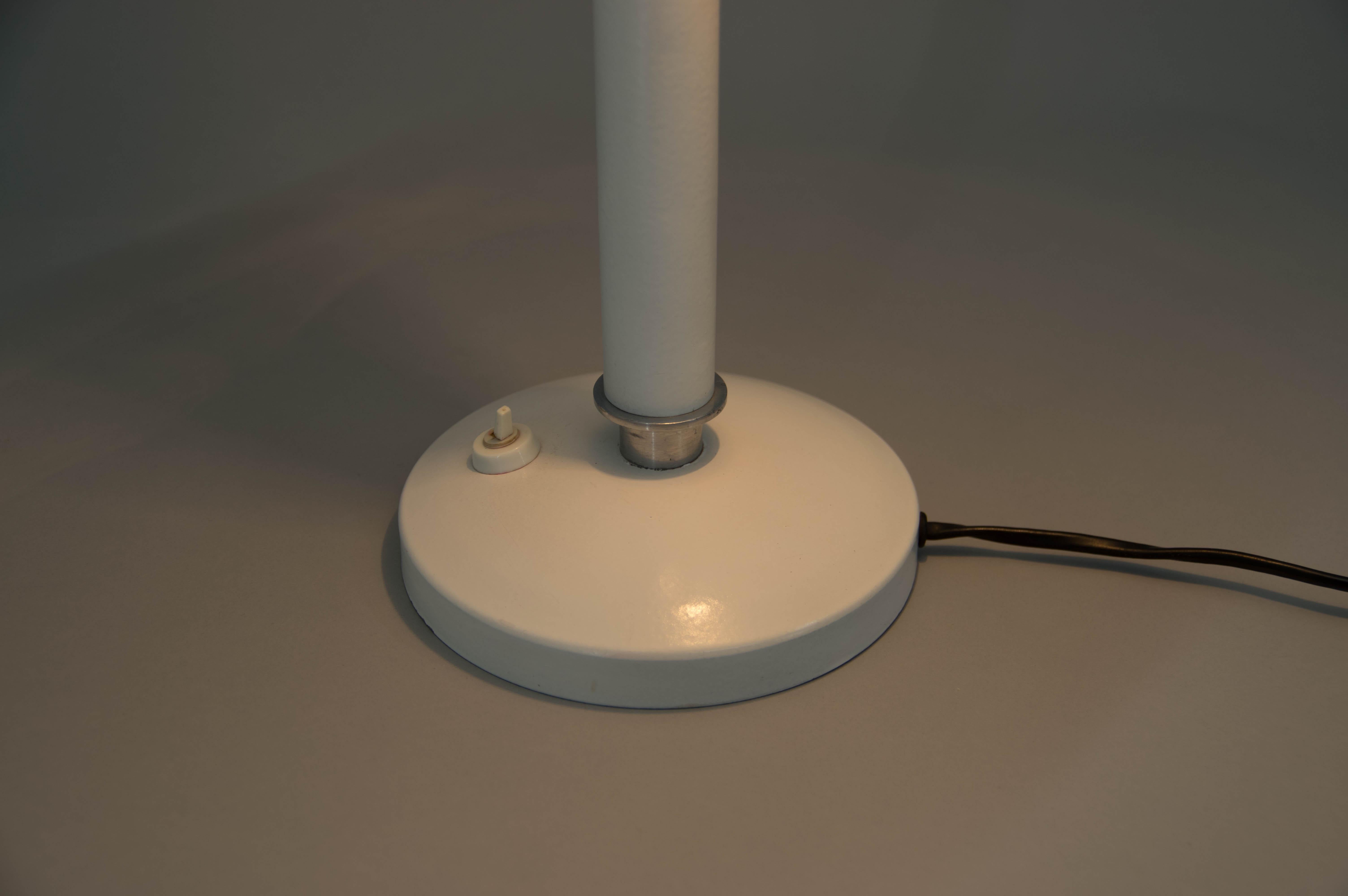 White Mid-Century Table Lamp, 1950s In Good Condition For Sale In Praha, CZ