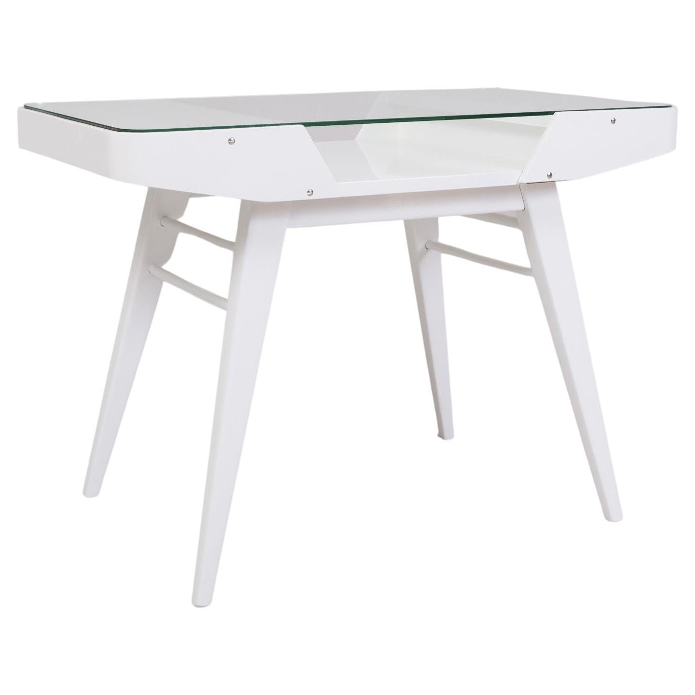 Table blanche mi-siècle fabriquée en Tchèque dans les années 50, conçue par Frantiek Jirk