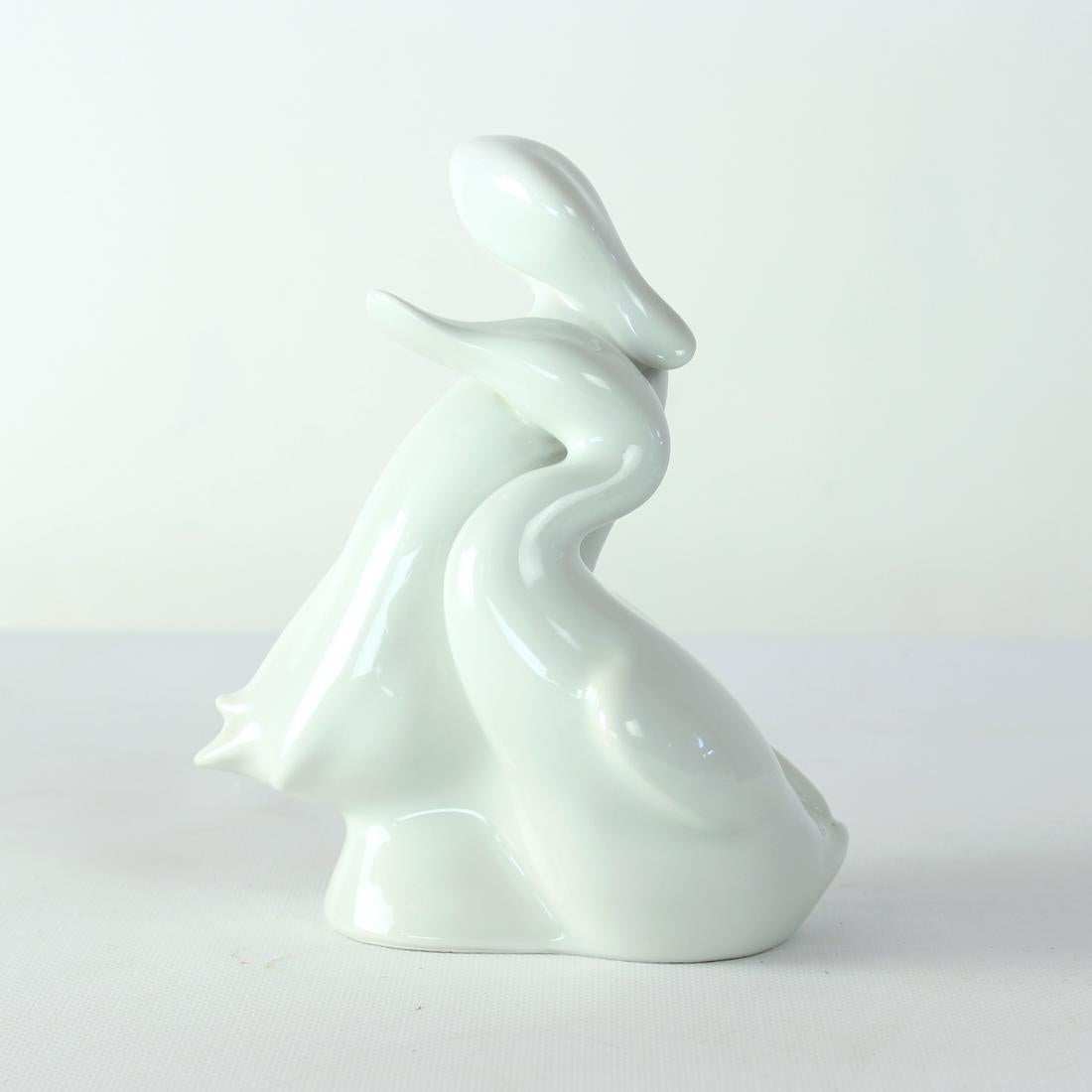 Glazed White Midcentury Porcelain Statue Of Love Ducks, Royal Dux Czechoslovakia For Sale