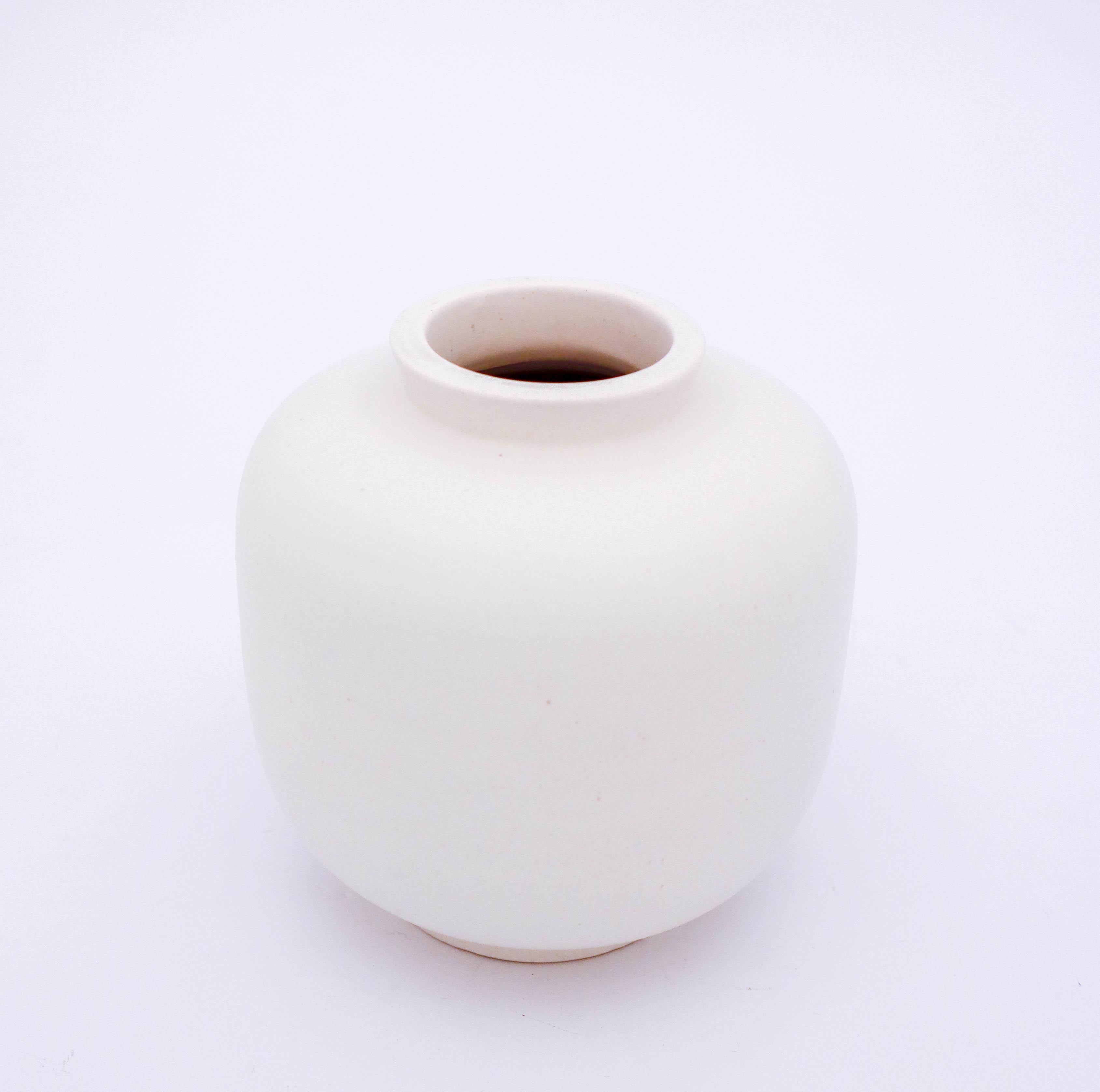 Scandinavian Modern White Midcentury Vase, Carrara 1132, Wilhelm Kåge Gustavsberg For Sale