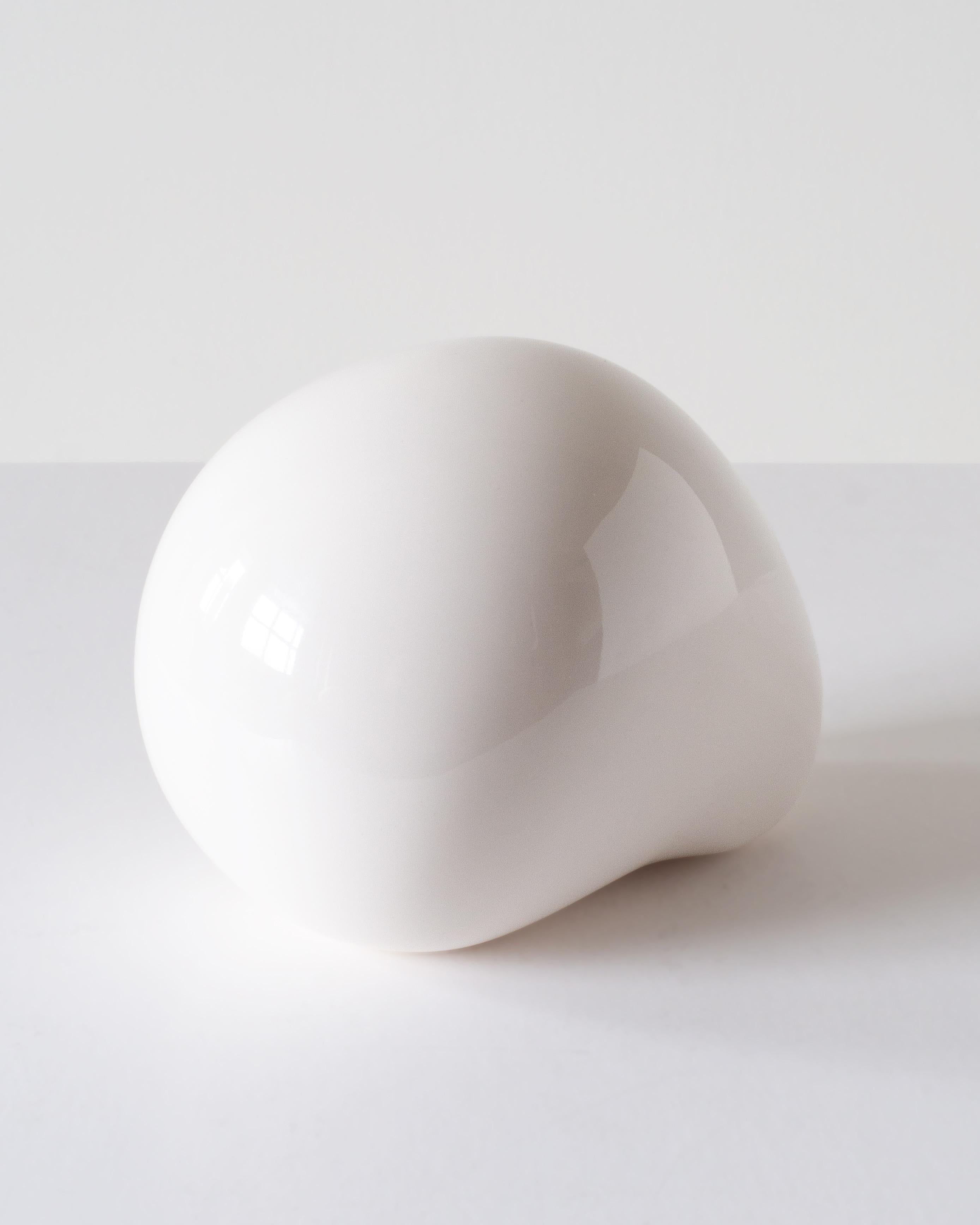 Weißer Mini-Schädel - Porzellanskulptur, von Andréason & Leibel, Contemporary  im Angebot 4