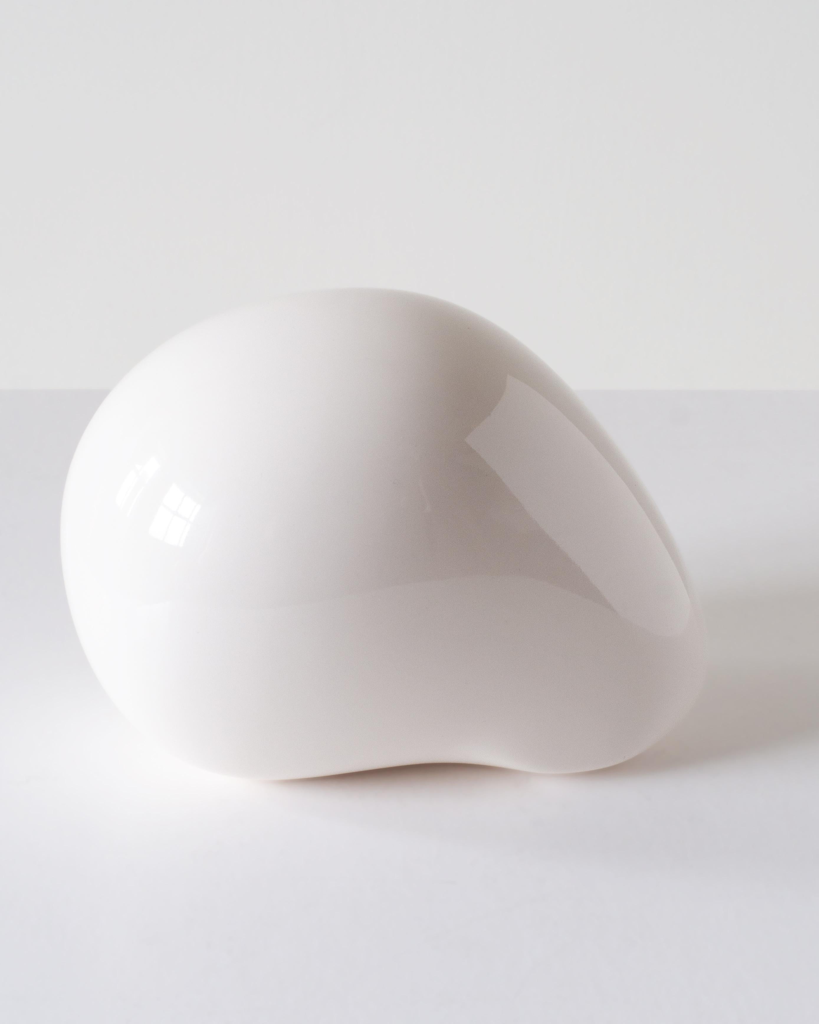 Weißer Mini-Schädel - Porzellanskulptur, von Andréason & Leibel, Contemporary  im Angebot 5