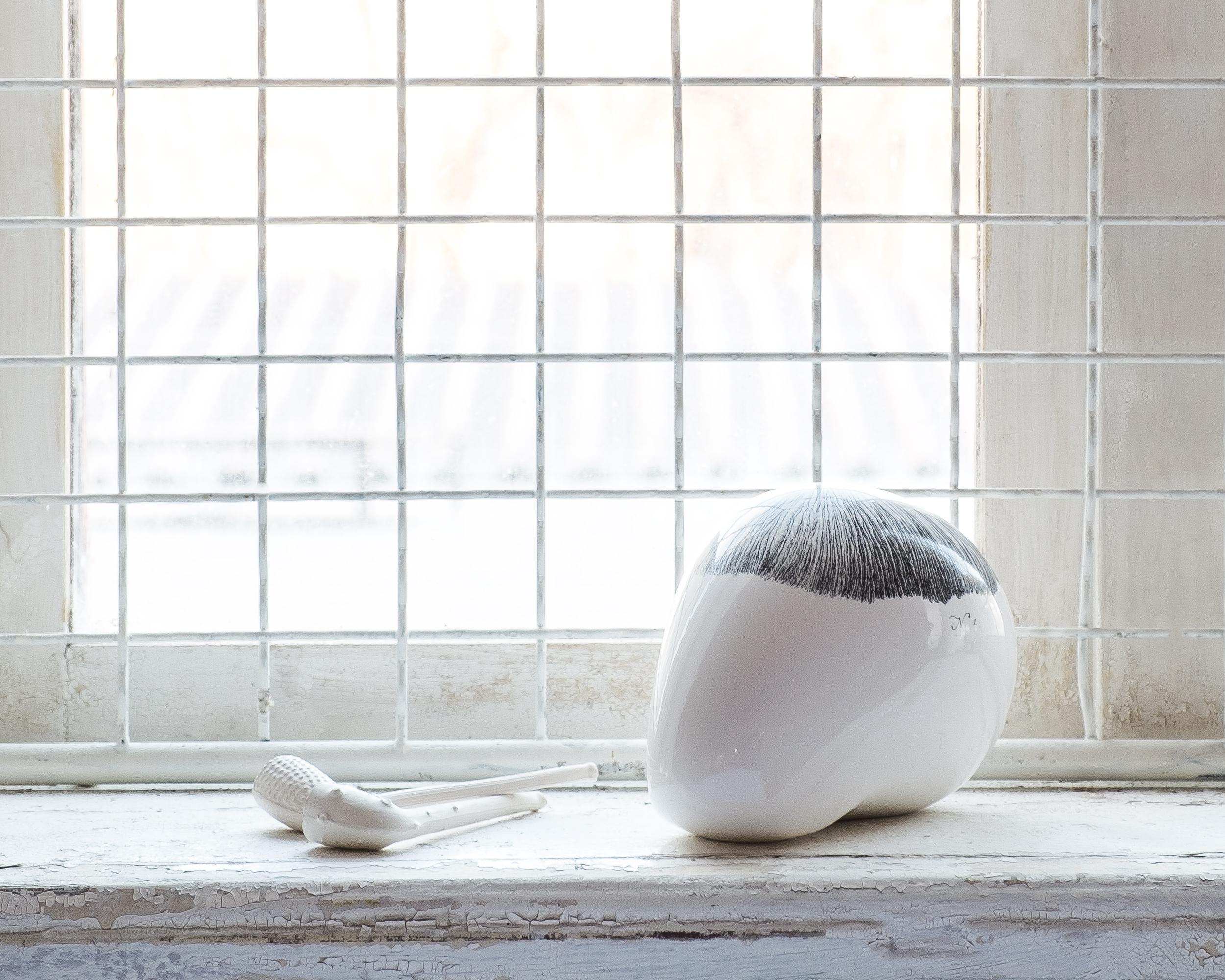 Swedish White Mini Skull – Porcelain Sculpture, by Andréason & Leibel, Contemporary  For Sale