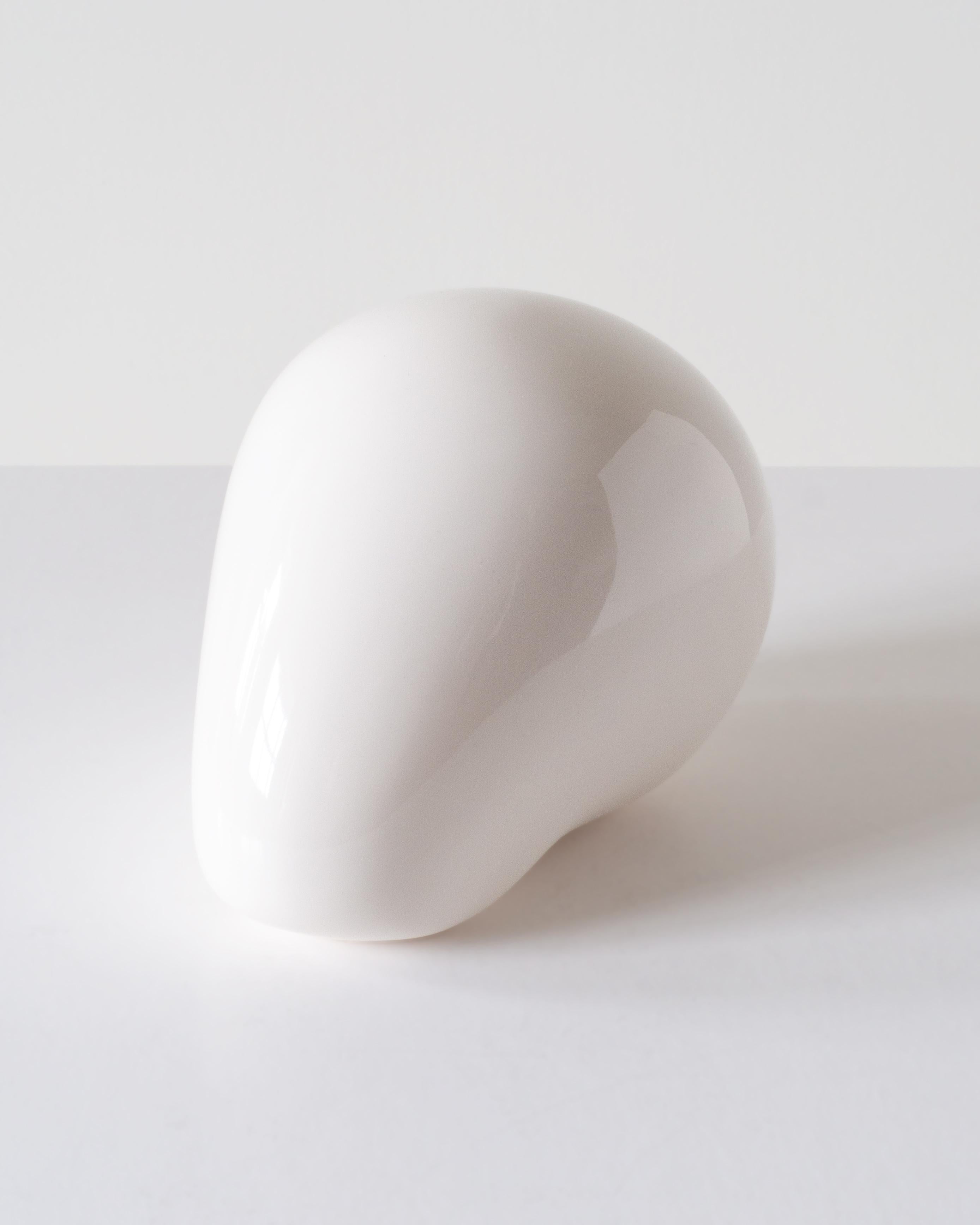 White Mini Skull – Porcelain Sculpture, by Andréason & Leibel, Contemporary  For Sale 1