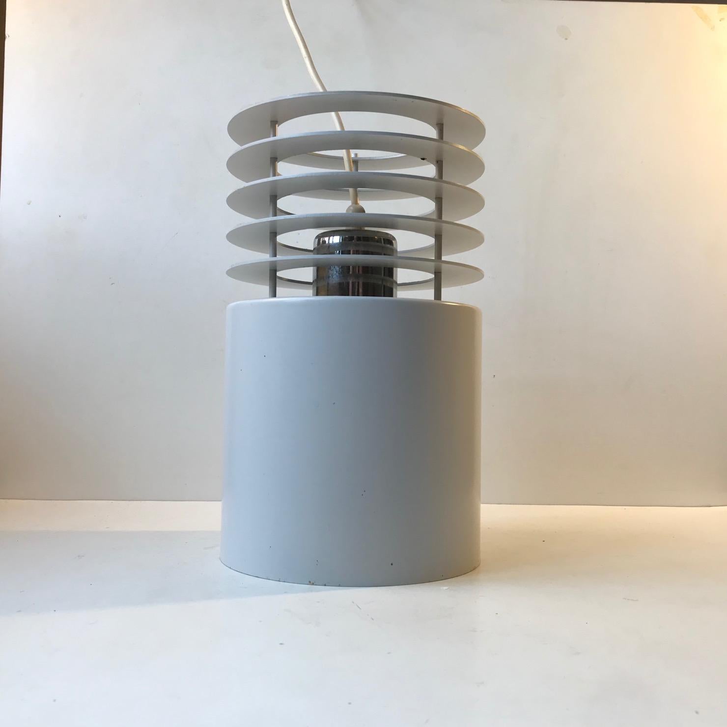 Cylindrical white tiered Hydra 1 pendant lamp designed by Jo Hammerborg and manufactured by the Danish company Fog & Mørup in the 1970s. Its made from powder coated and chromed steel. Measurements: H: 28.5 cm, D: 18 cm.
   