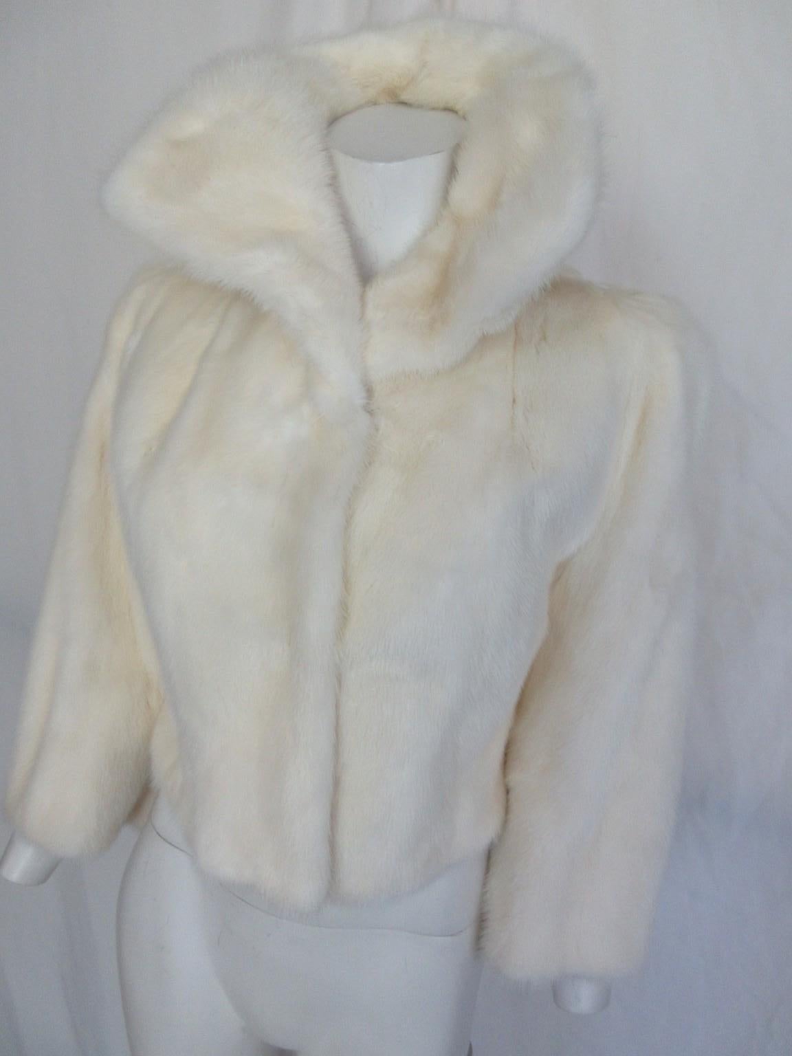 Exclusive vintage mink fur jacket /bolero
This color is rare to find.

We offer more exclusive white, black , brown mink fur vintage items, view our frontstore

Details:
Color: crème/white/ivory
1 inside pockets 2 closing hooks
Fully lined 
3/4