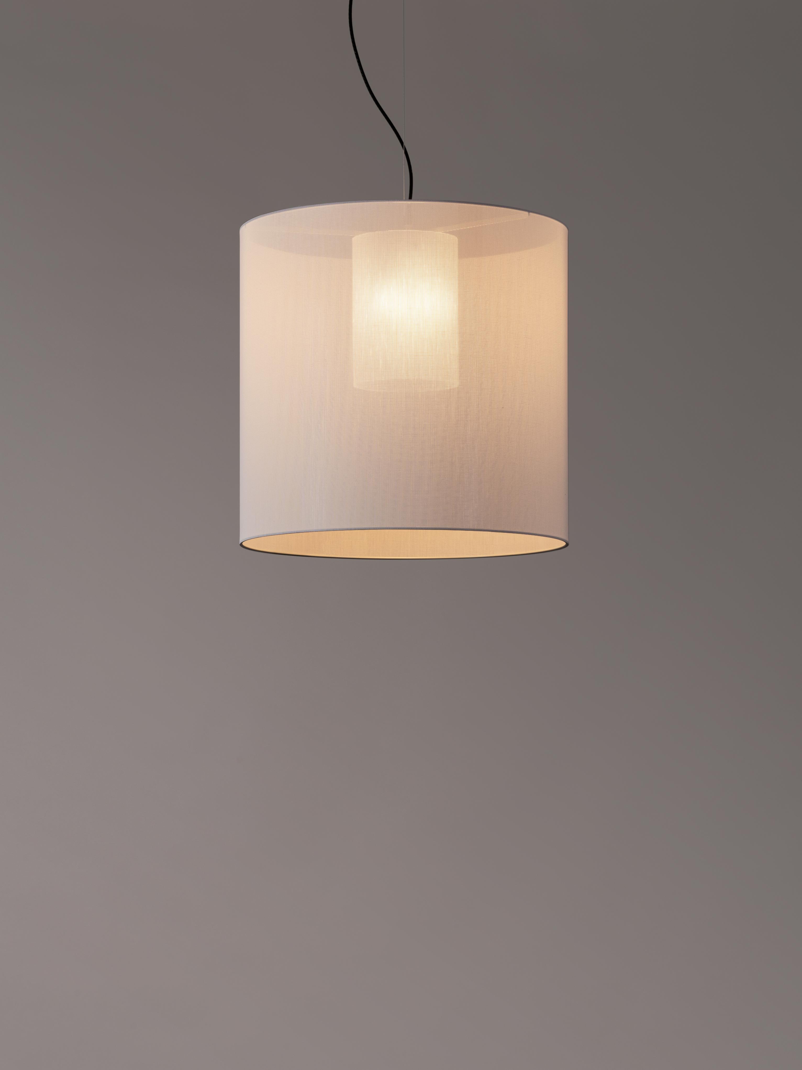 White Moaré L pendant lamp by Antoni Arola
Dimensions: D 62 x H 60 cm
Materials: Metal, polyester.
Available in other colors and sizes.

Moaré’s multiple combinations of formats and colours make it highly versatile. The series takes its name